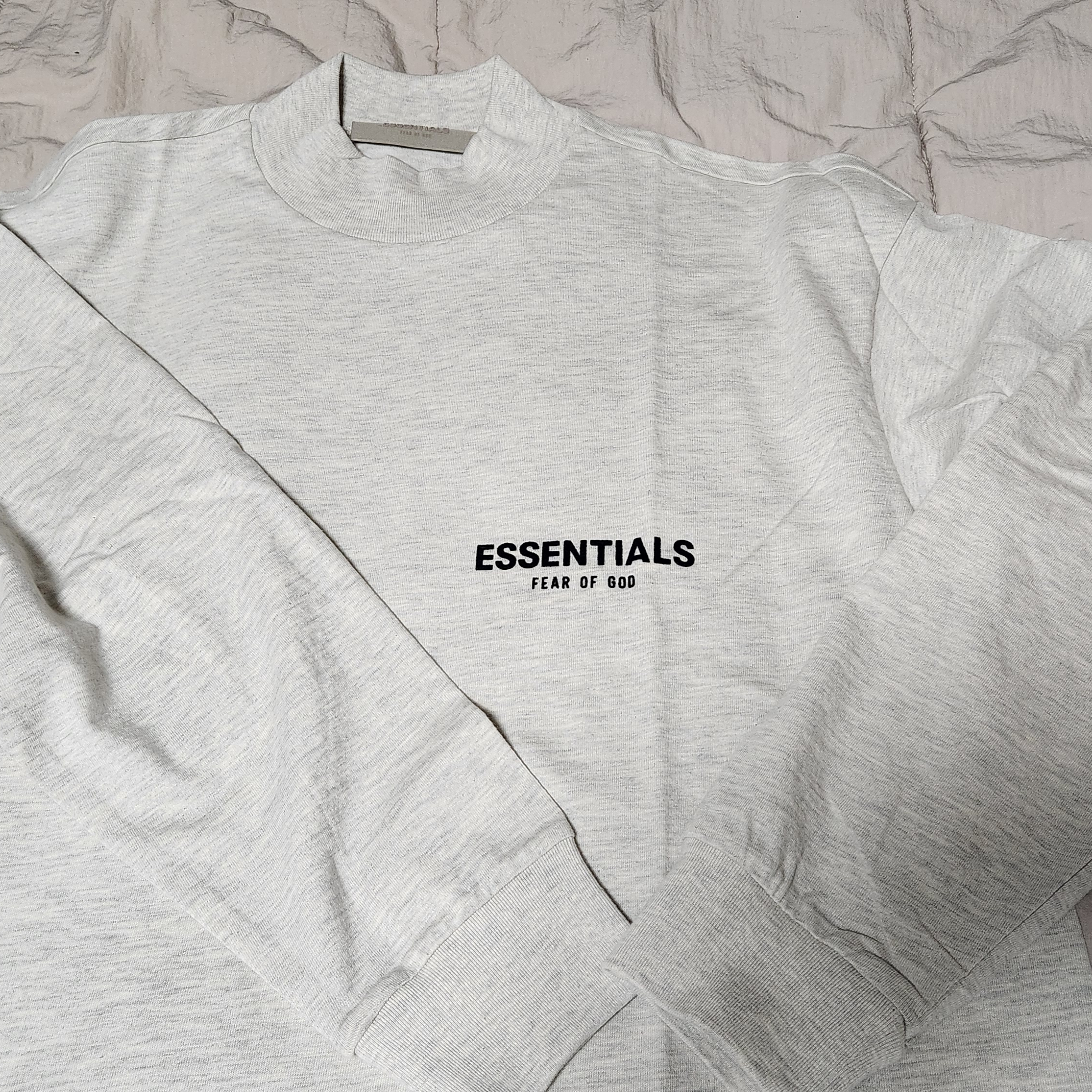 Essentials The Core Collection Long Sleeve T-Shirt Light Oatmeal 착용 스타일