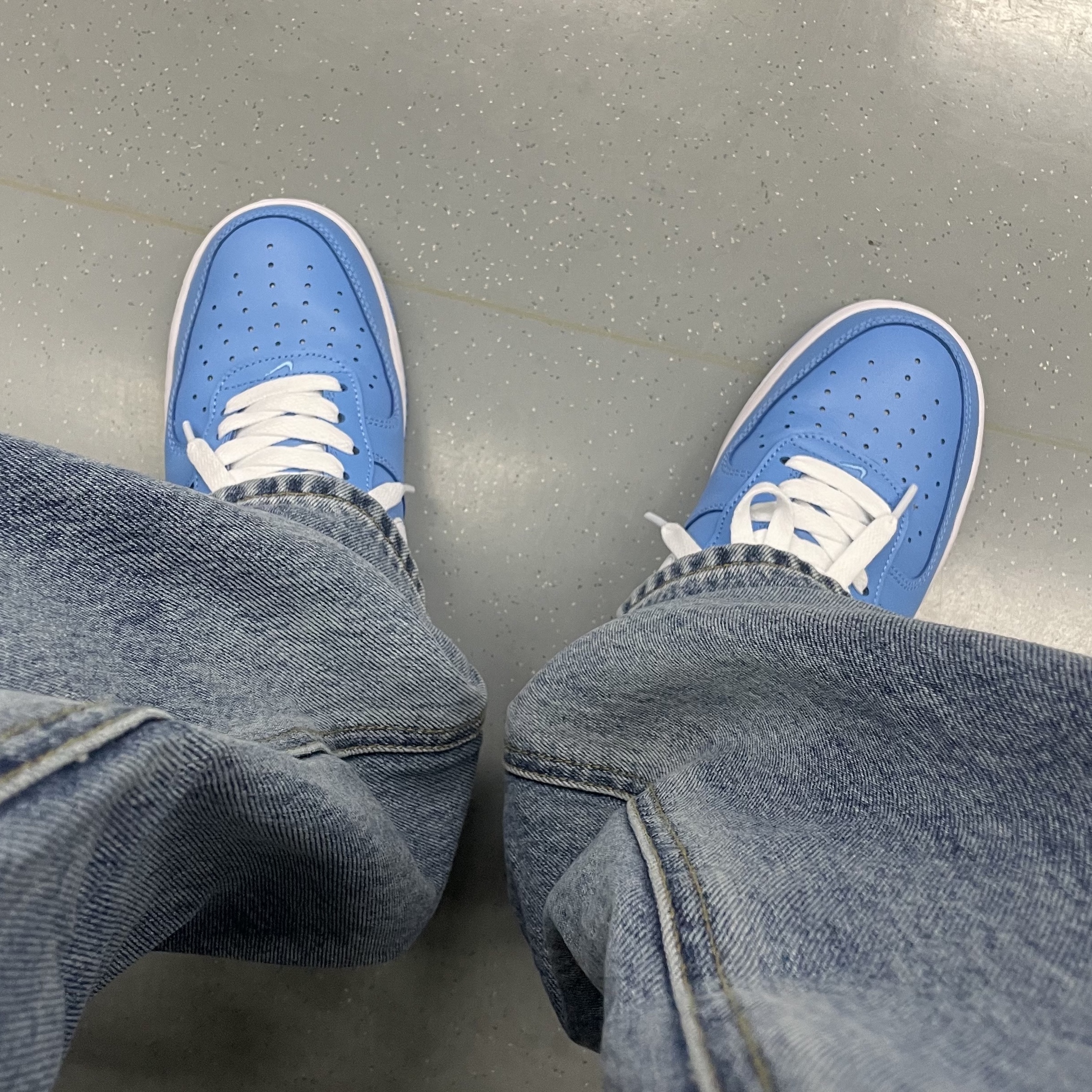 Nike Air Force 1 '07 Low University Blue 착용 스타일