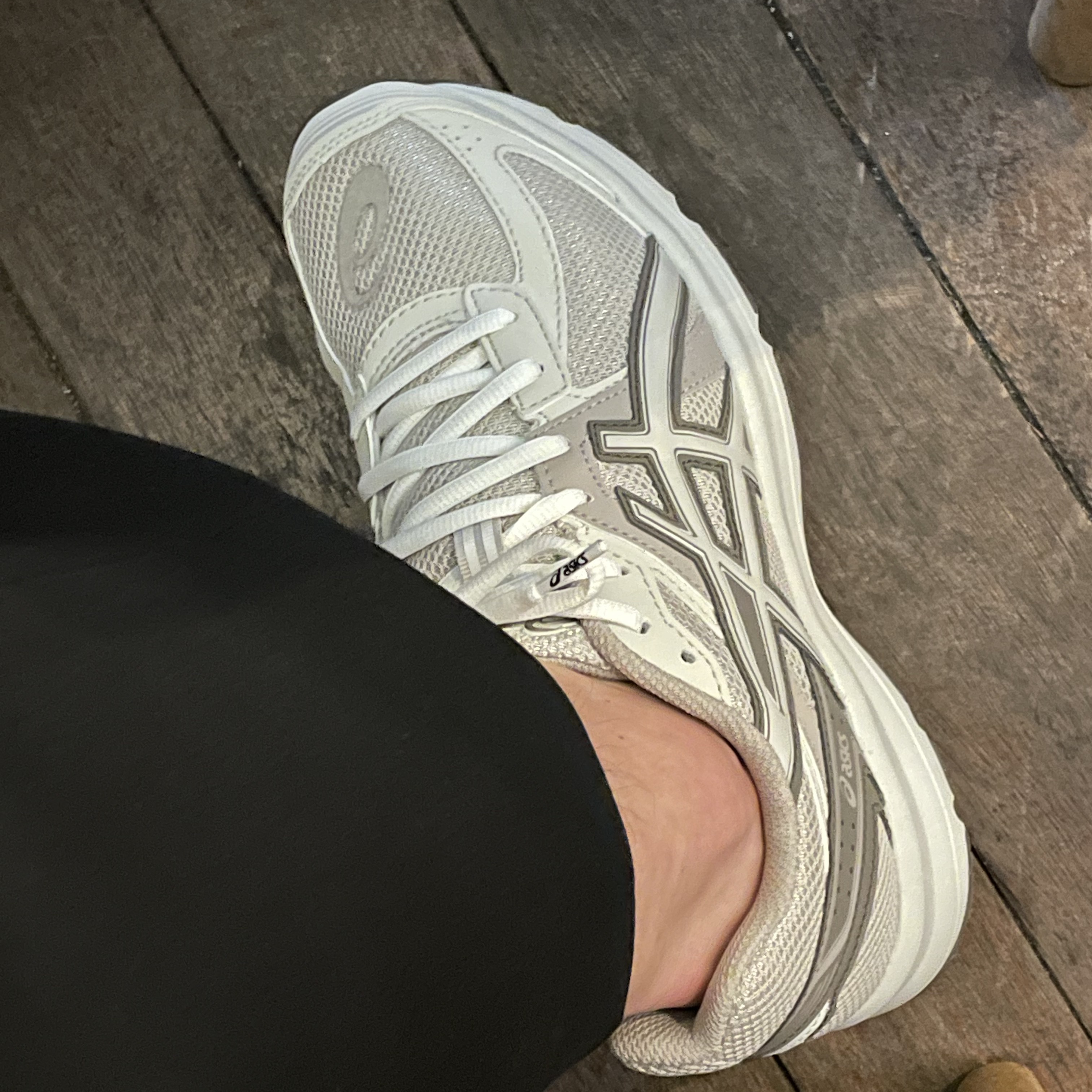 Asics Jog 100 S Birch - 2E Wide 착용 스타일 - 3