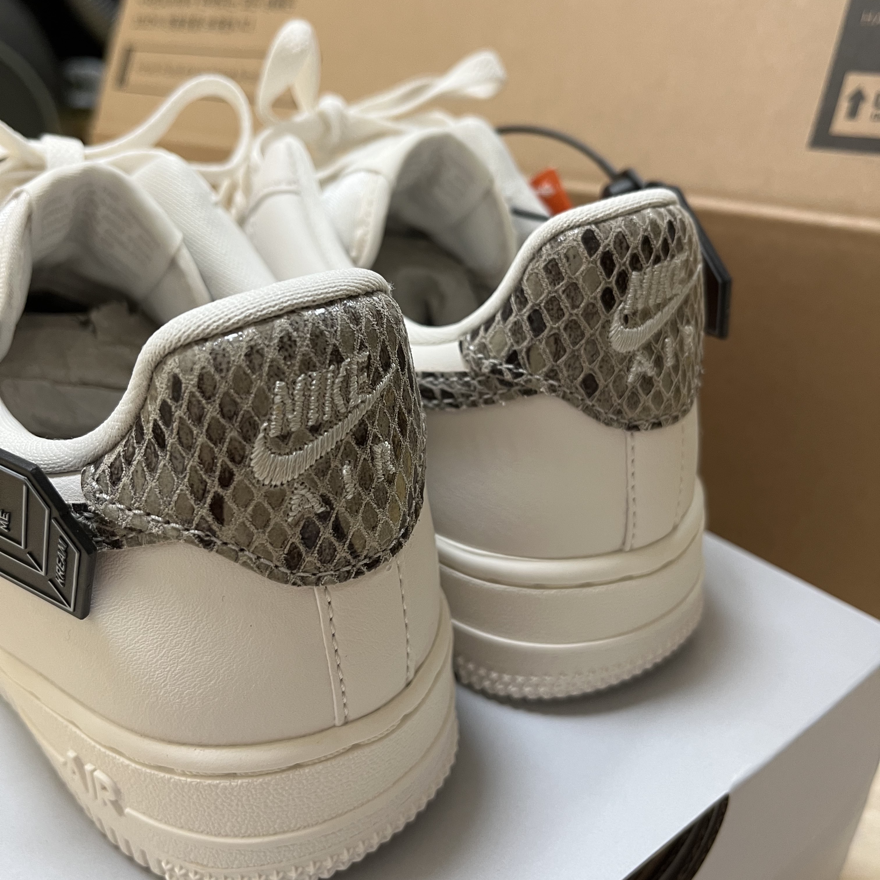 (W) Nike Air Force 1 '07 Phantom Light Iron Ore 착용 스타일 - 2