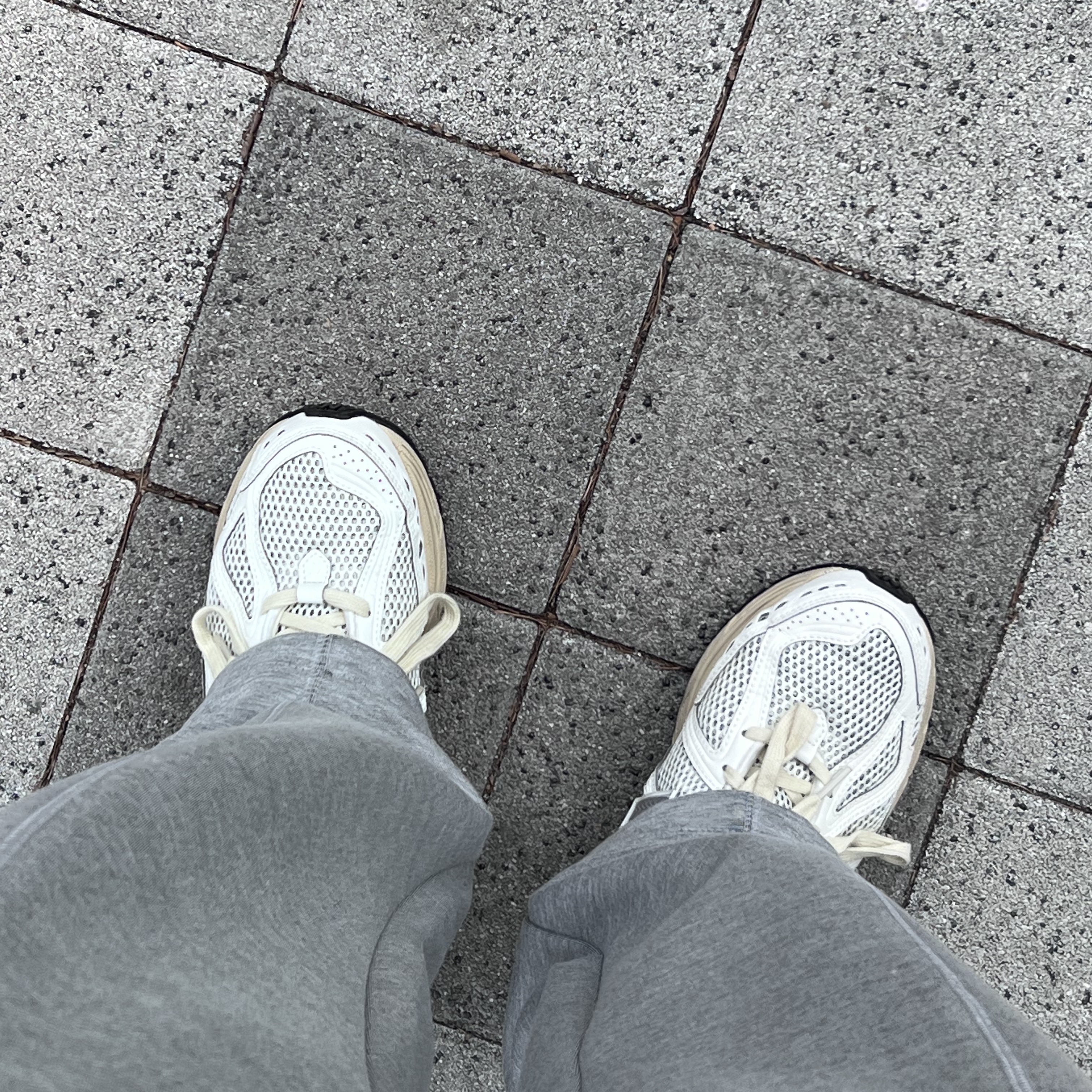 New Balance 1906R White Gray 착용 스타일