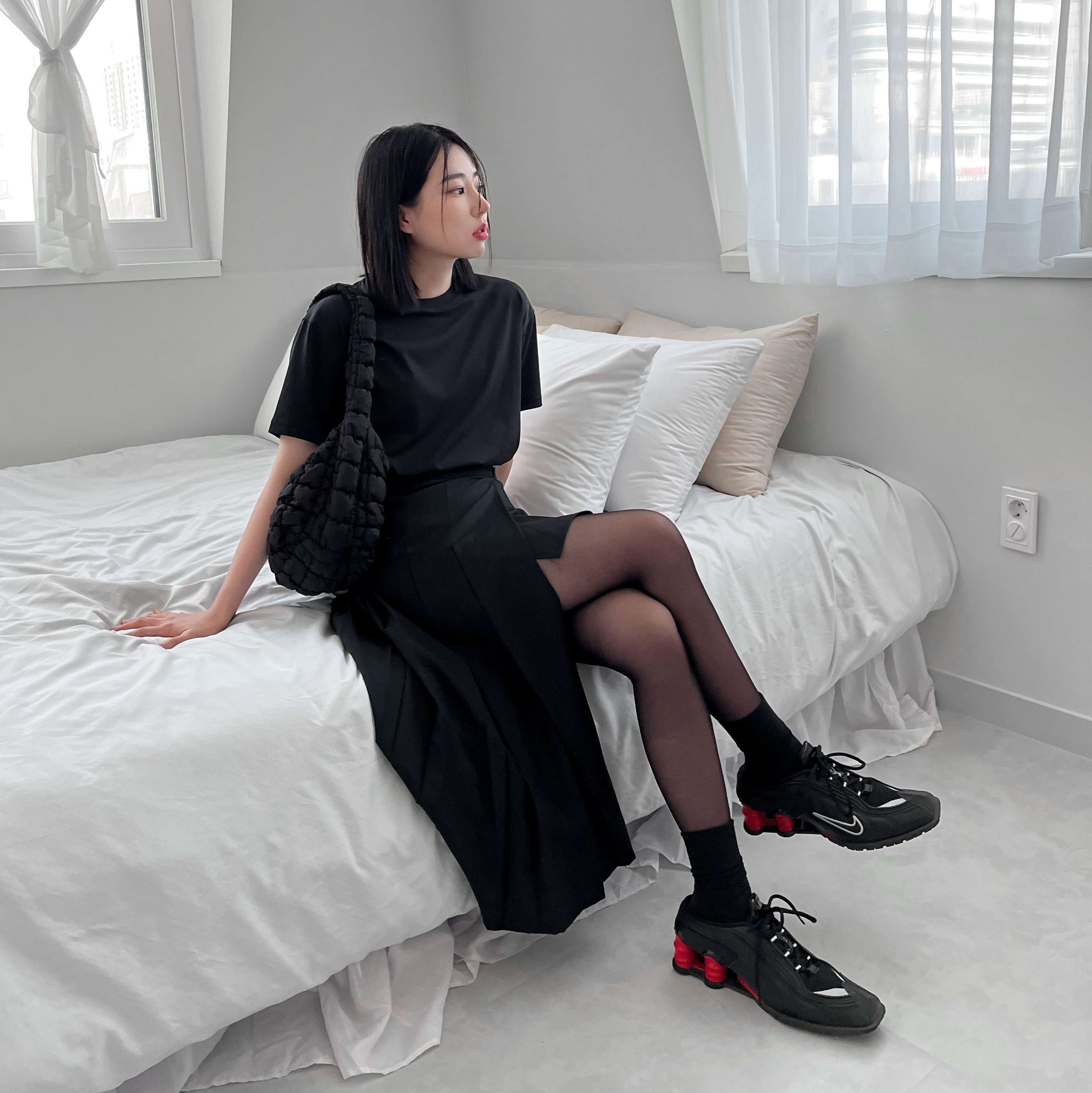 Nike x Martine Rose Shox MR4 Black, COS Quilted Mini Bag Black 착용 스타일 - 1