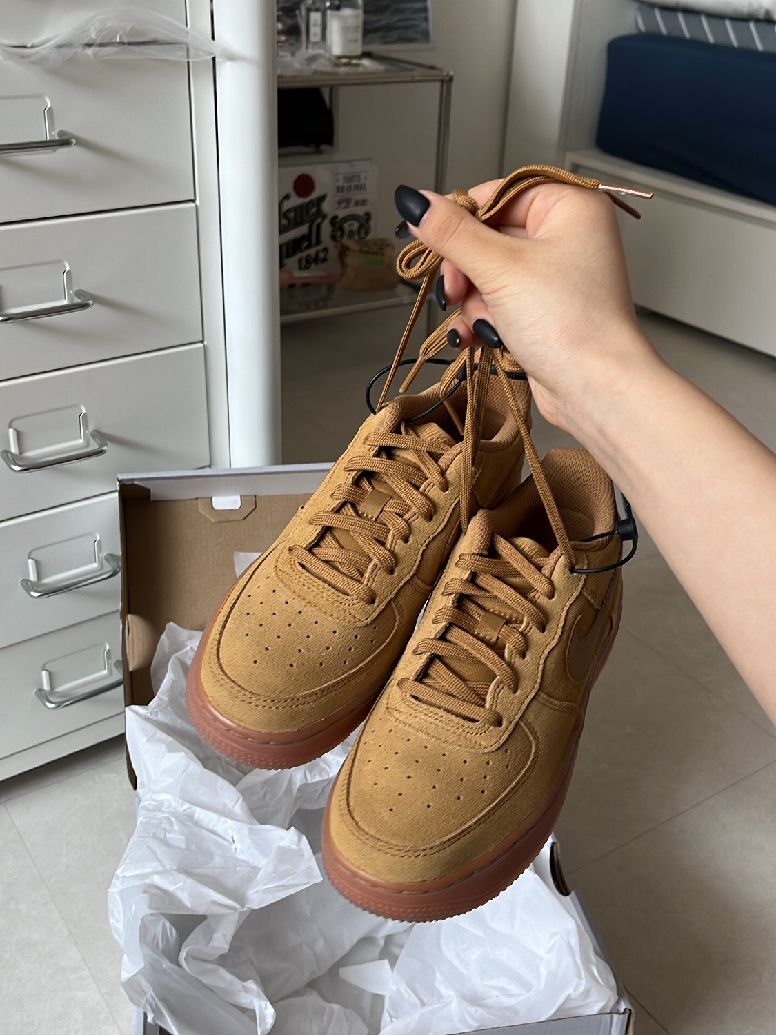 (GS) Nike Air Force 1 LV8 3 Wheat 착용 스타일 - 1