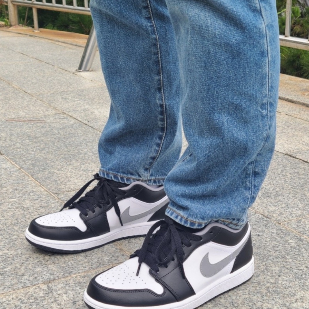 Jordan 1 Low Black Particle Grey 착용 스타일