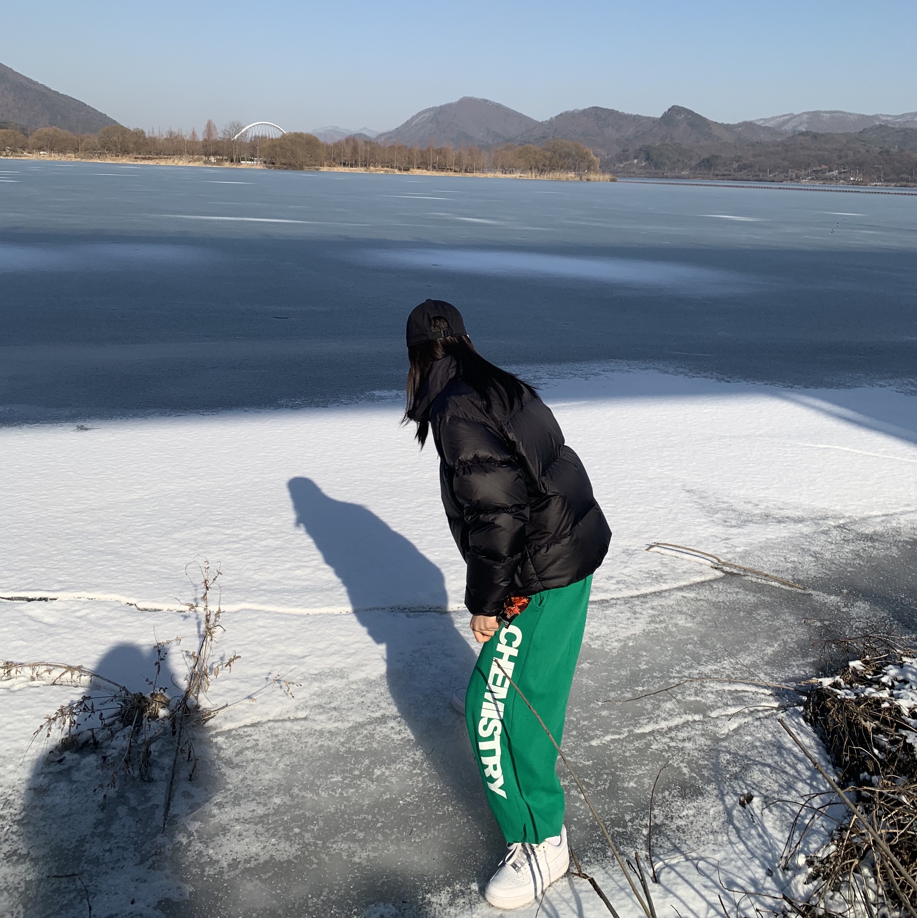 The North Face 1996 Eco Nuptse Jacket Black, (W) Nike Air Force 1 '07 Low White 착용 스타일 - 4