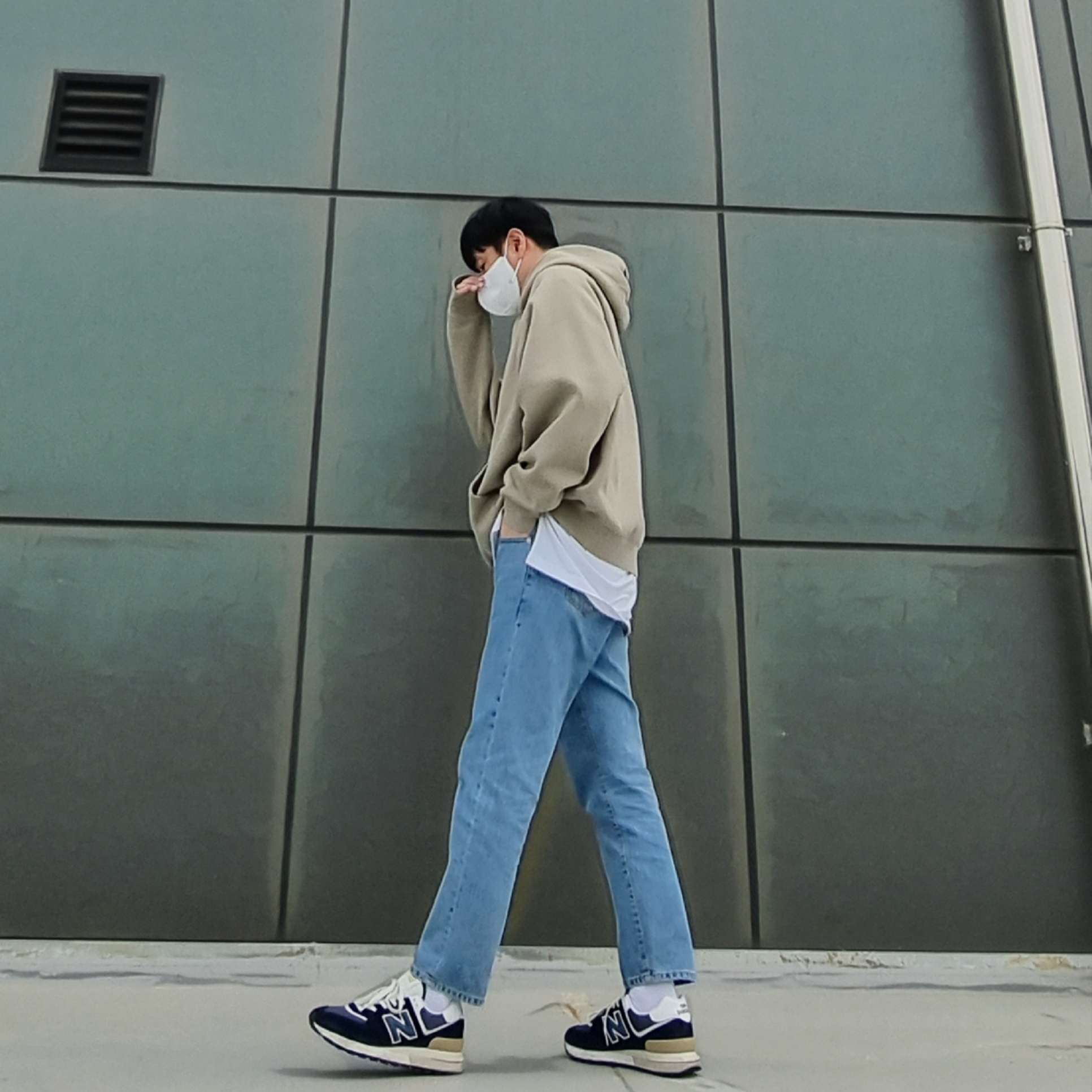 New Balance 574 Legacy Navy, Essentials Pull-Over Hoodie Pistachio - 21FW 착용 스타일 - 2