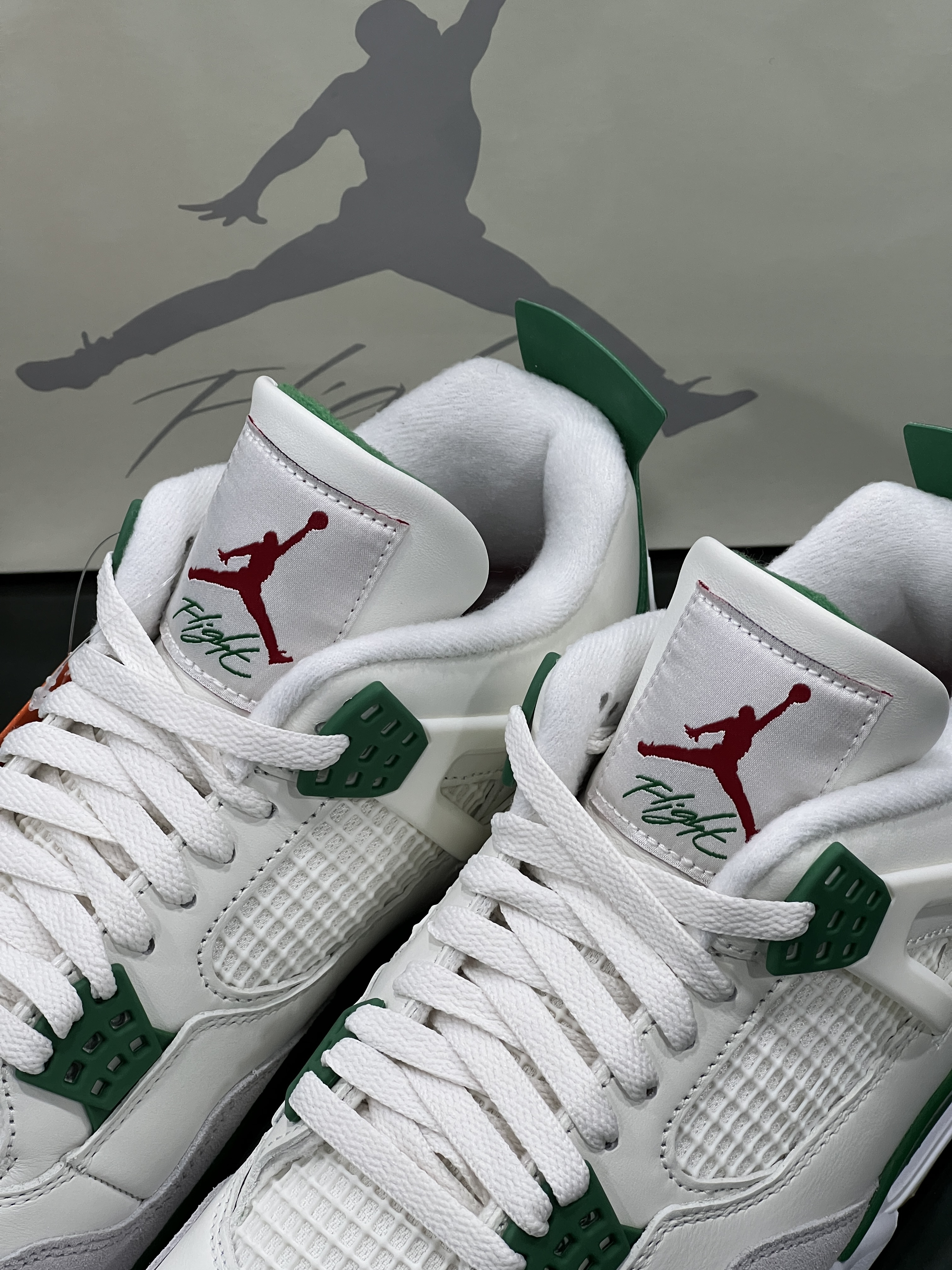 Jordan 4 x Nike SB Retro SP Pine Green 착용 스타일 - 3