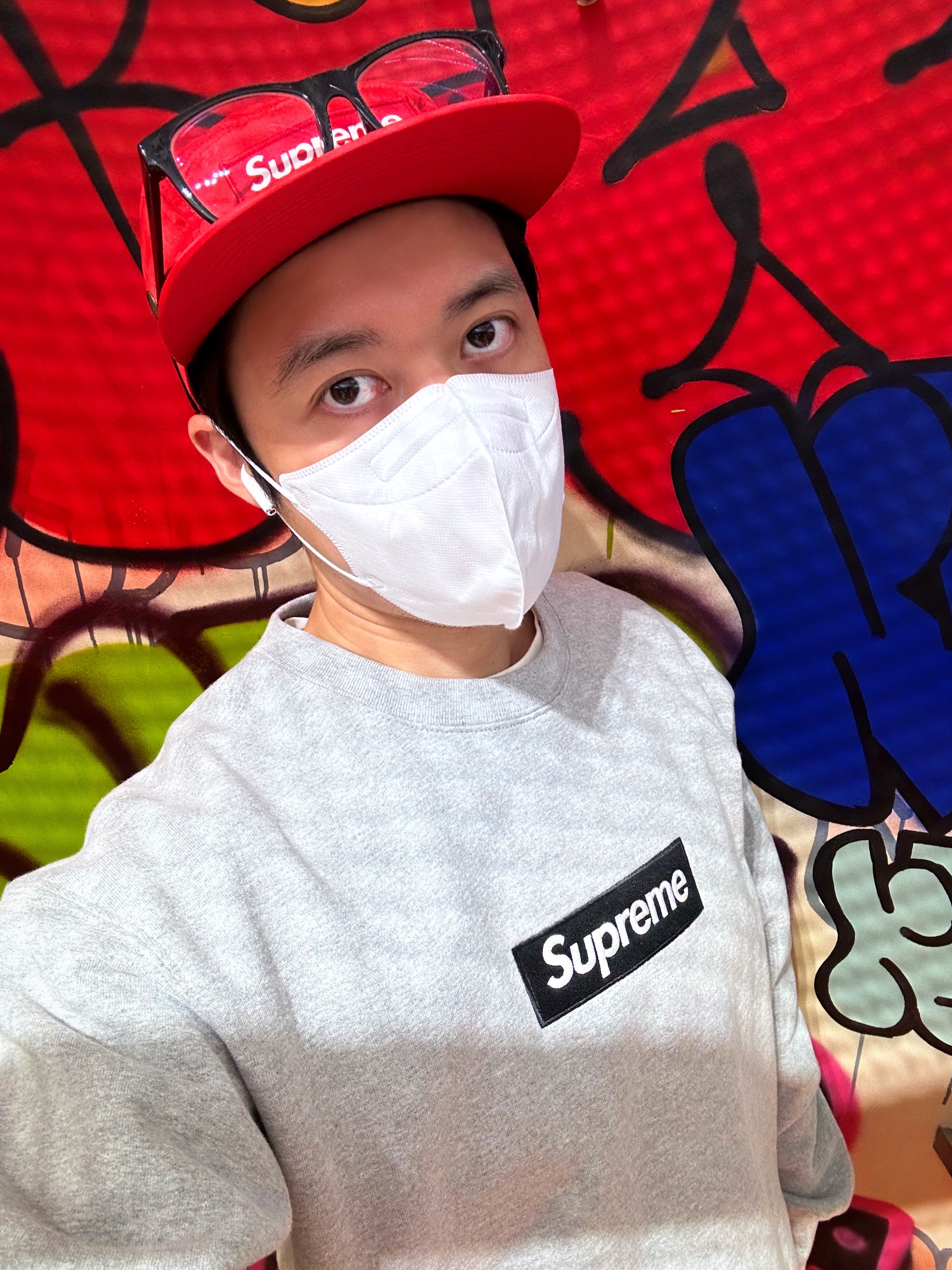Supreme Coated Cordura Camp Cap Red - 22SS, Supreme Box Logo Crewneck Heather Grey - 22FW 착용 스타일