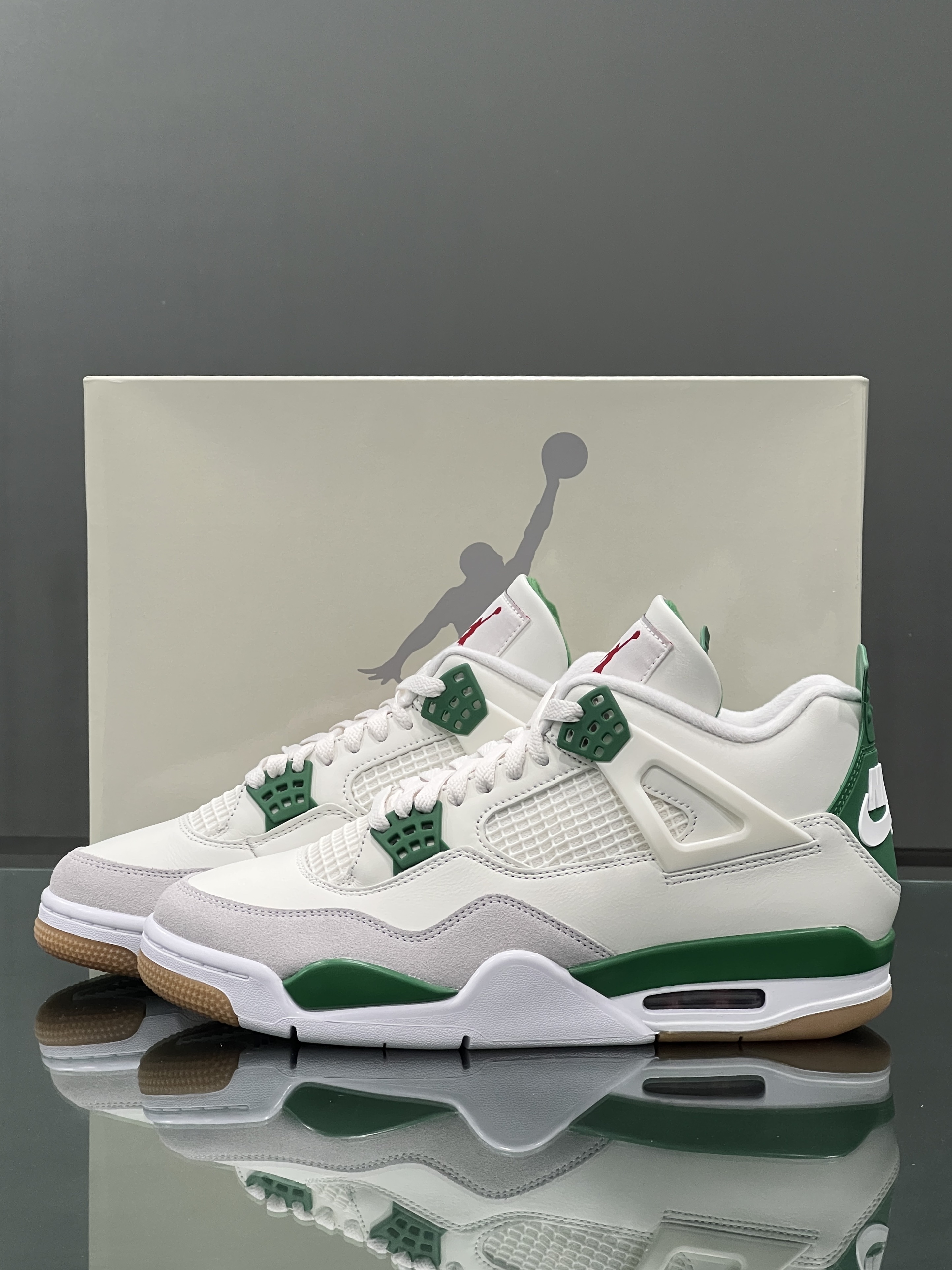 Jordan 4 x Nike SB Retro SP Pine Green 착용 스타일 - 1