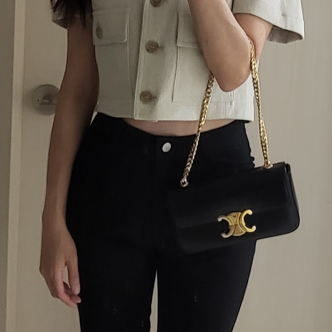 Celine Chain Shoulder Bag Triomphe In Shiny Calfskin Black 착용 스타일