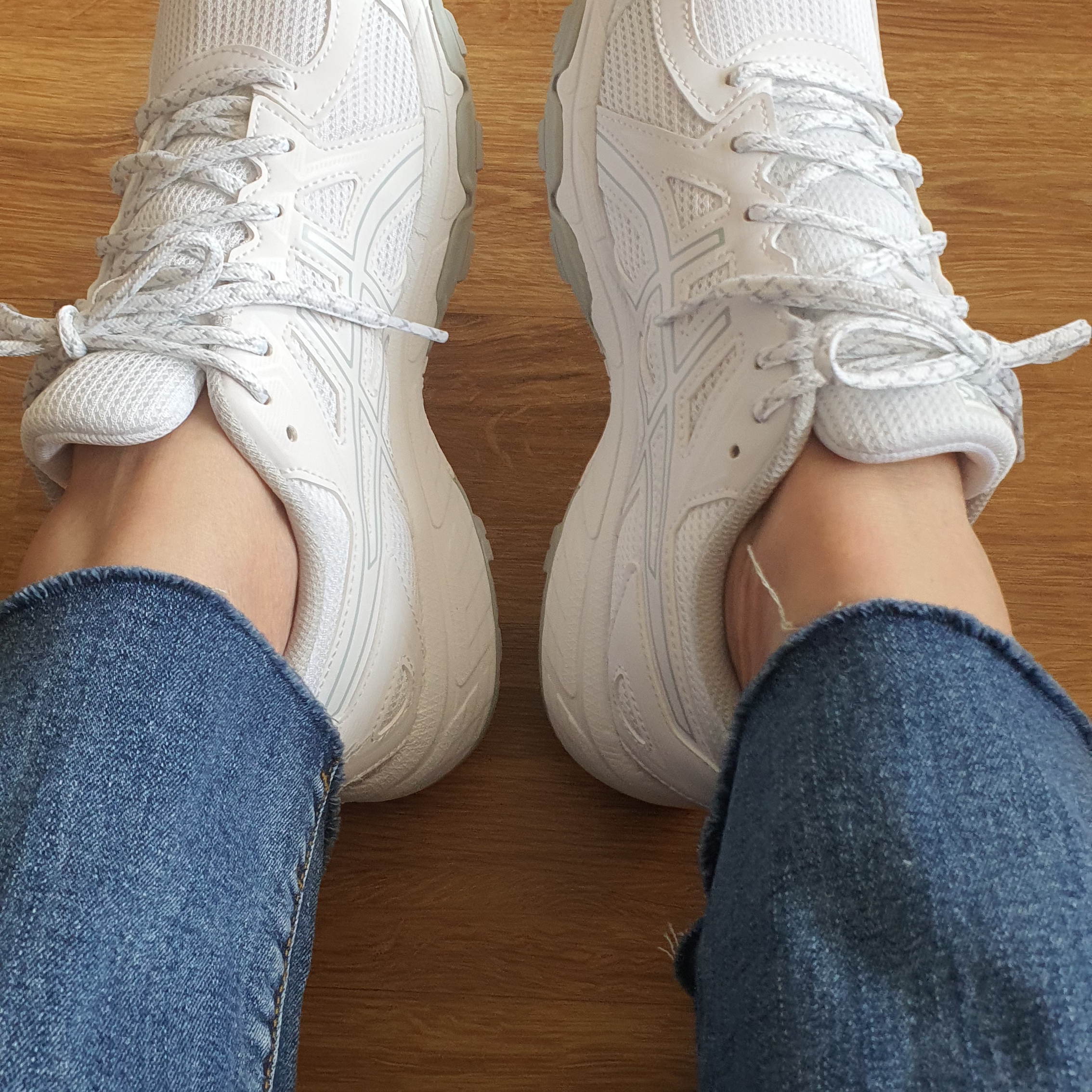 (W) Asics Jog 100 T White - 2E Extra Wide 착용 스타일