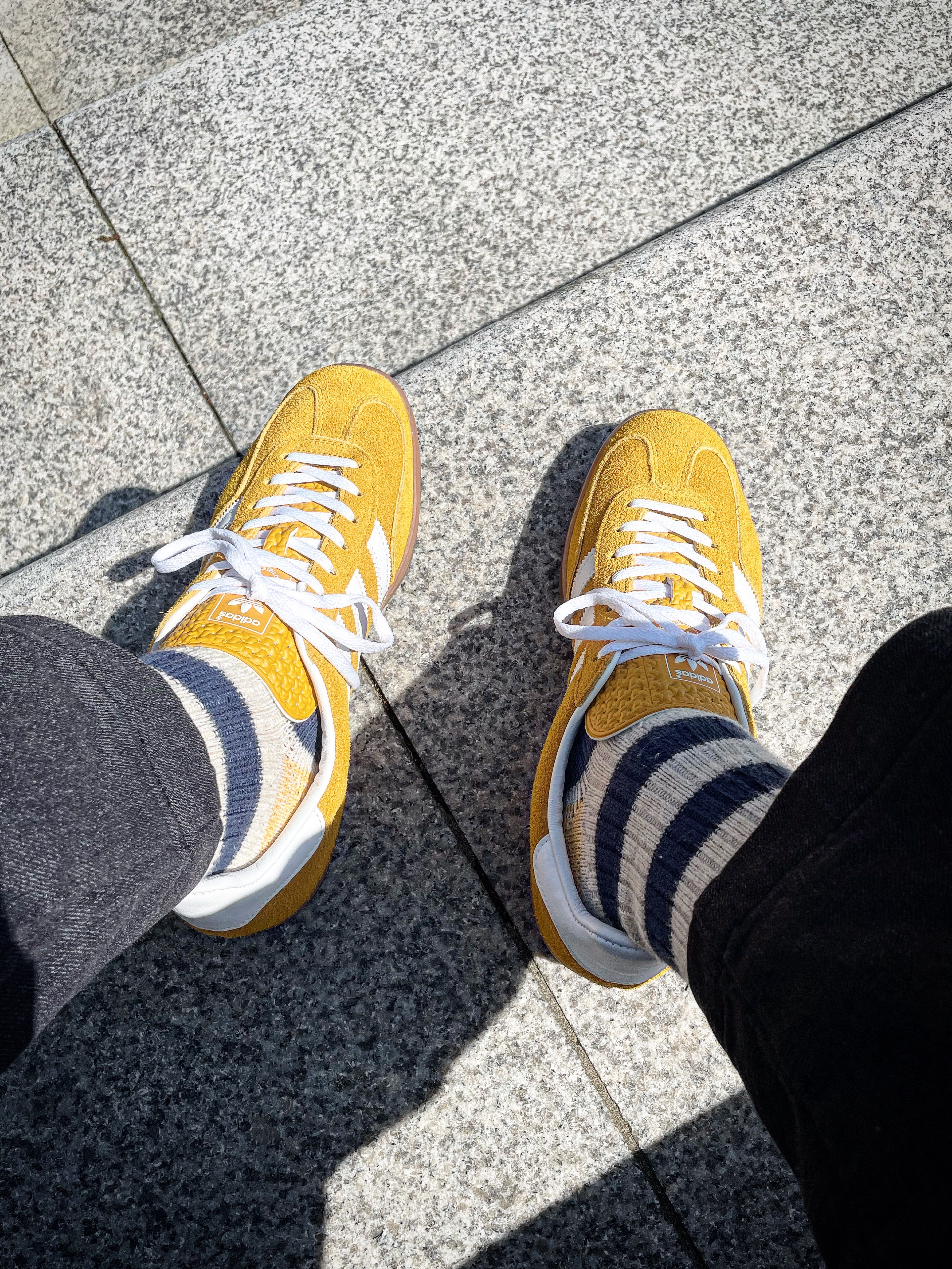 (W) Adidas Gazelle Indoor Orange Peel Cloud White 착용 스타일