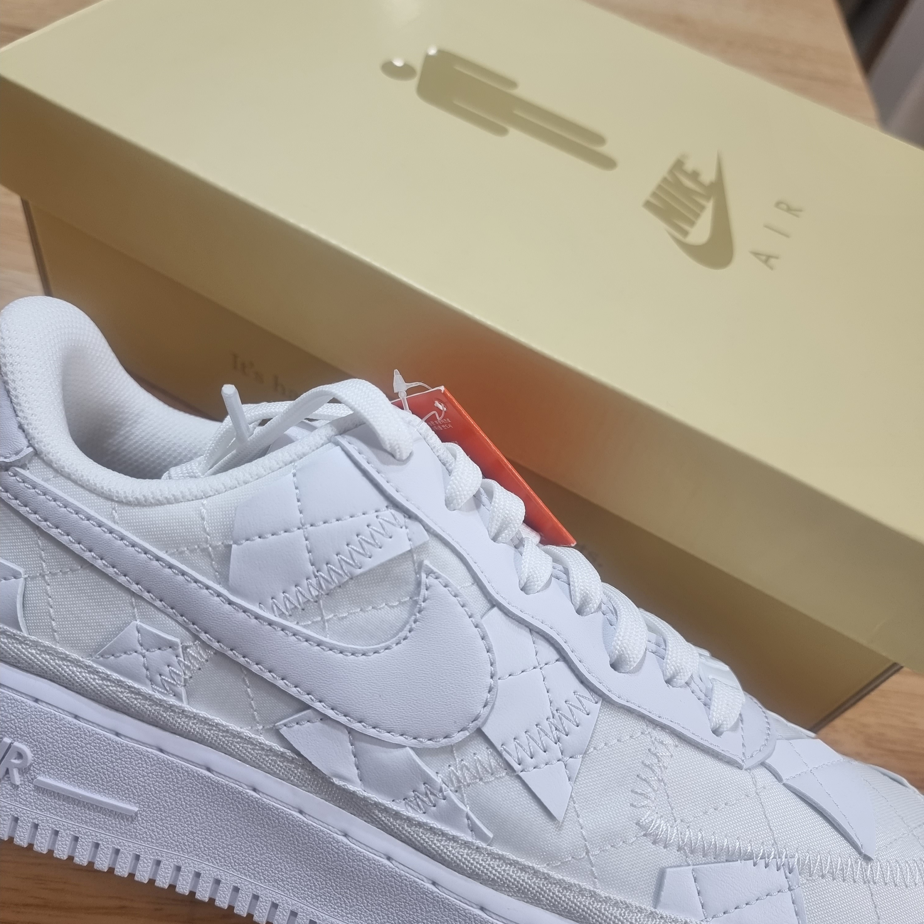 Nike x Billie Eilish Air Force 1 Low SP Triple White 착용 스타일 - 2