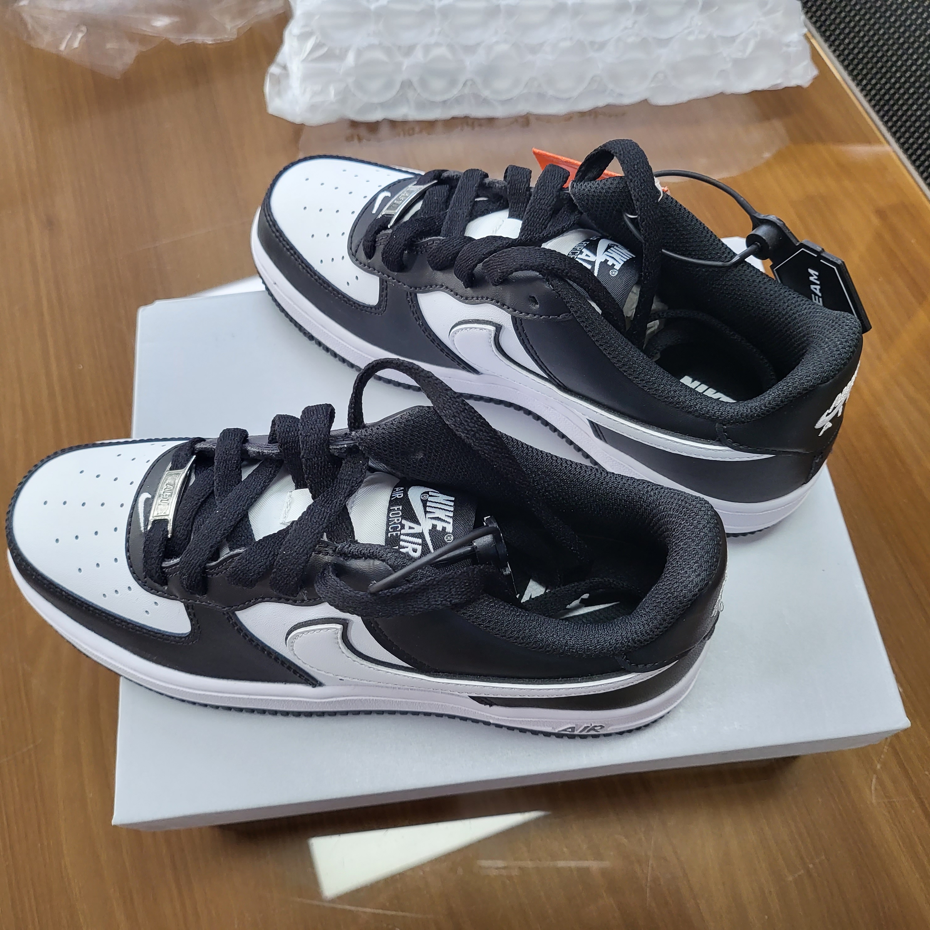 (GS) Nike Air Force 1 LV8 2 Black White 착용 스타일 - 2
