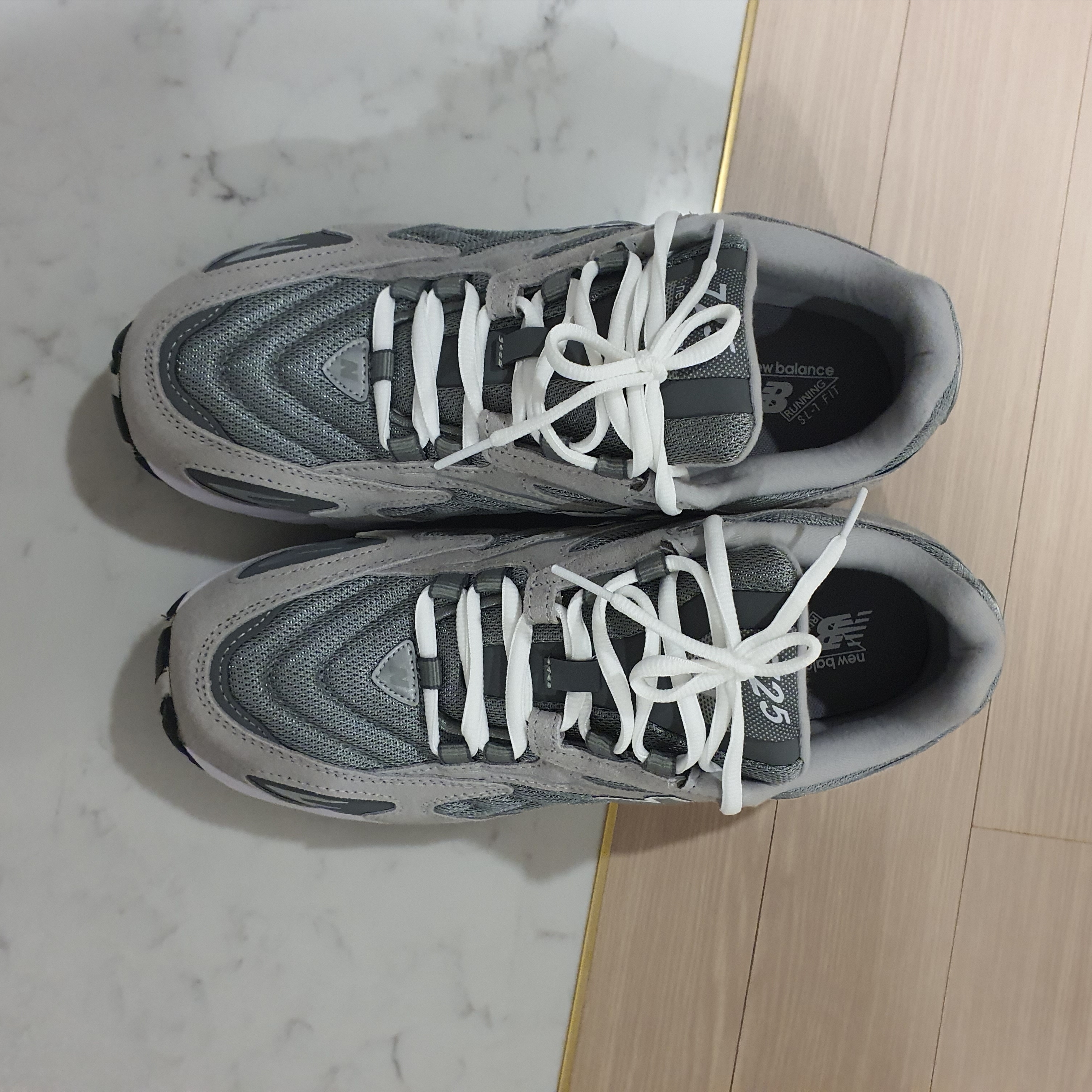 New Balance 725 Grey 착용 스타일