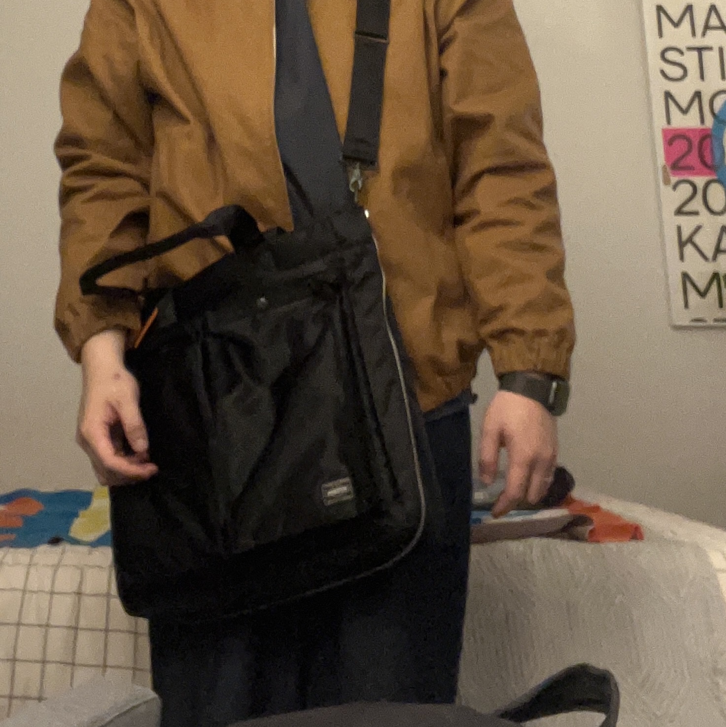 Porter Tanker 2Way Tote Bag Black 착용 스타일 - 1