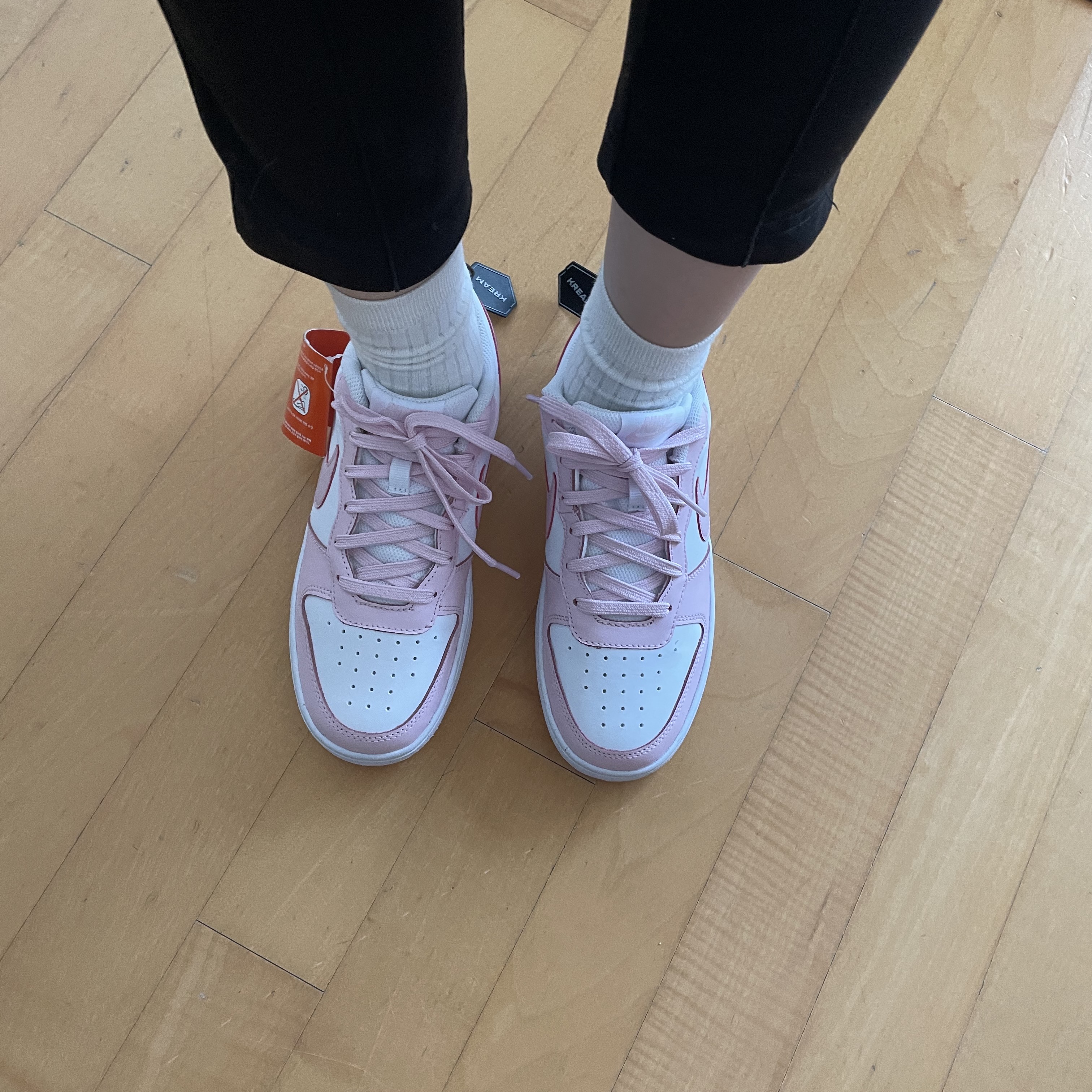 (GS) Nike Court Borough 2 SE White Pink Foam 착용 스타일
