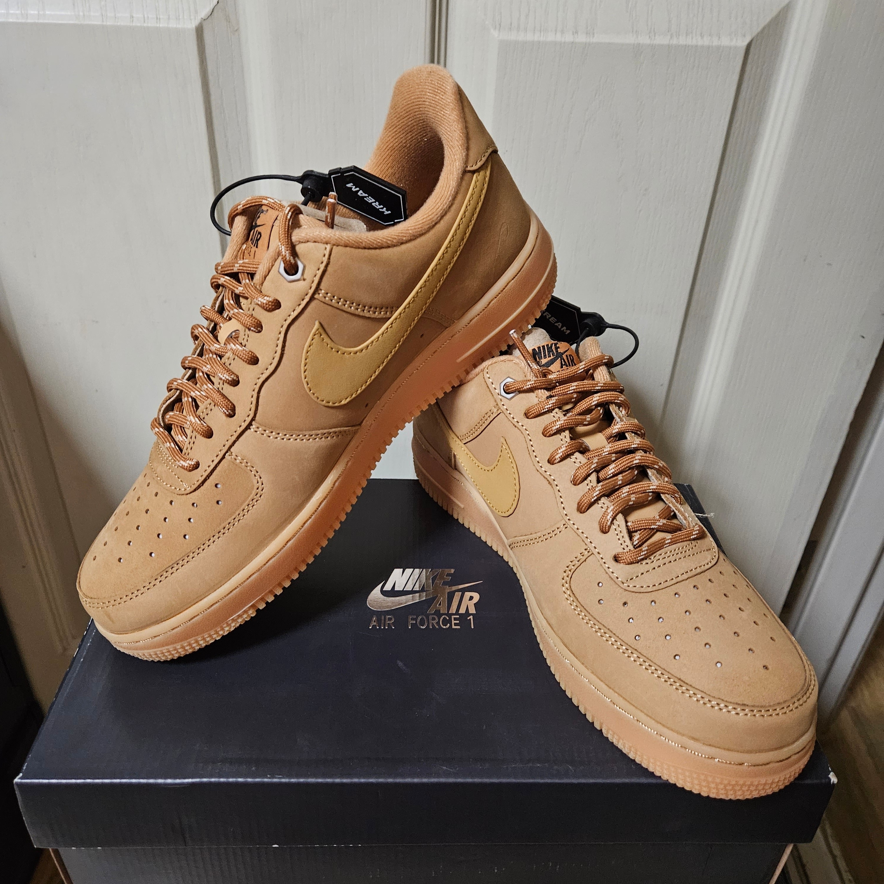 Nike Air Force 1 '07 WB Flax 착용 스타일