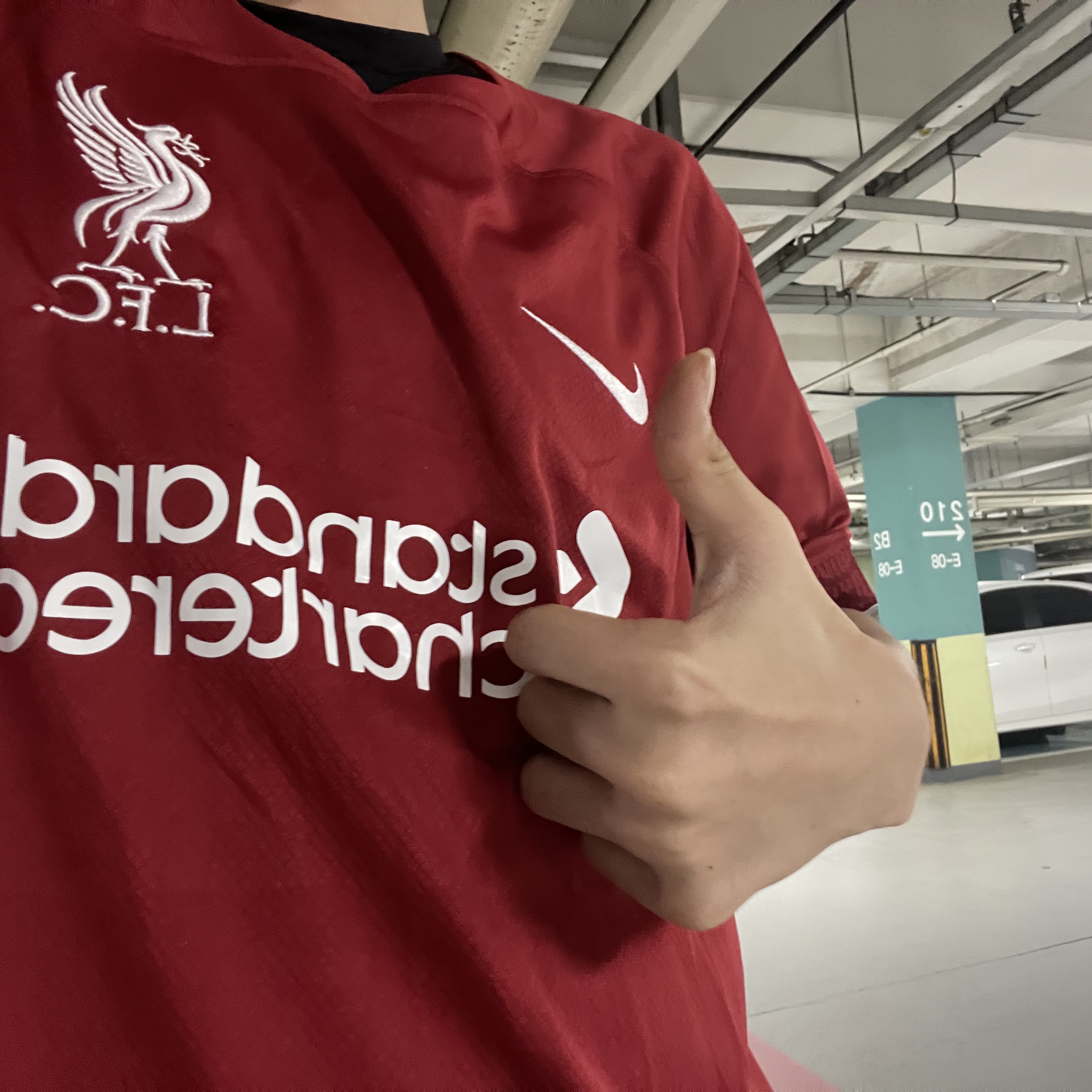 Nike Liverpool FC 2022/23 Stadium Home Dri-Fit Jersey Red (Non Marking Ver.) 착용 스타일