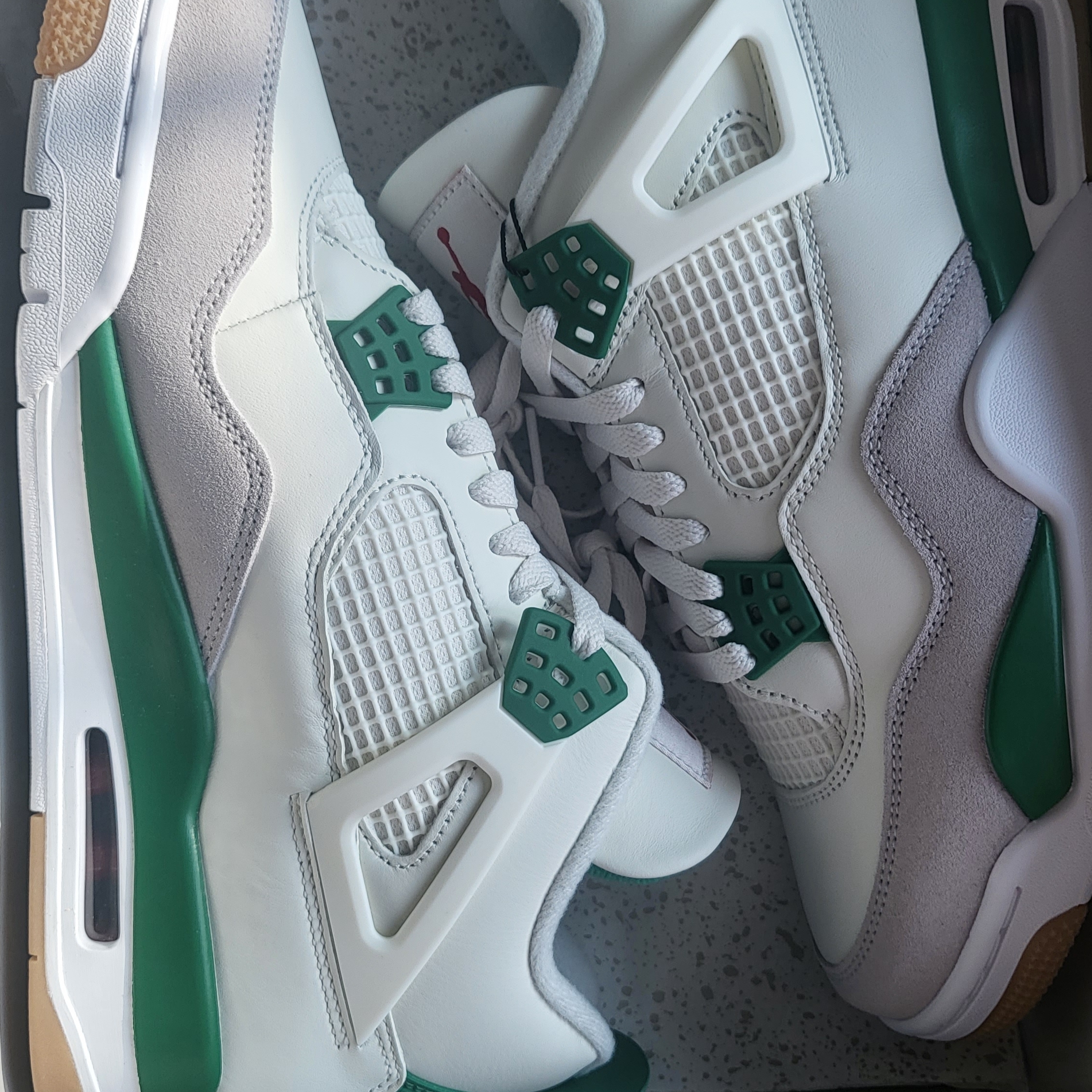 Jordan 4 x Nike SB Retro SP Pine Green 착용 스타일