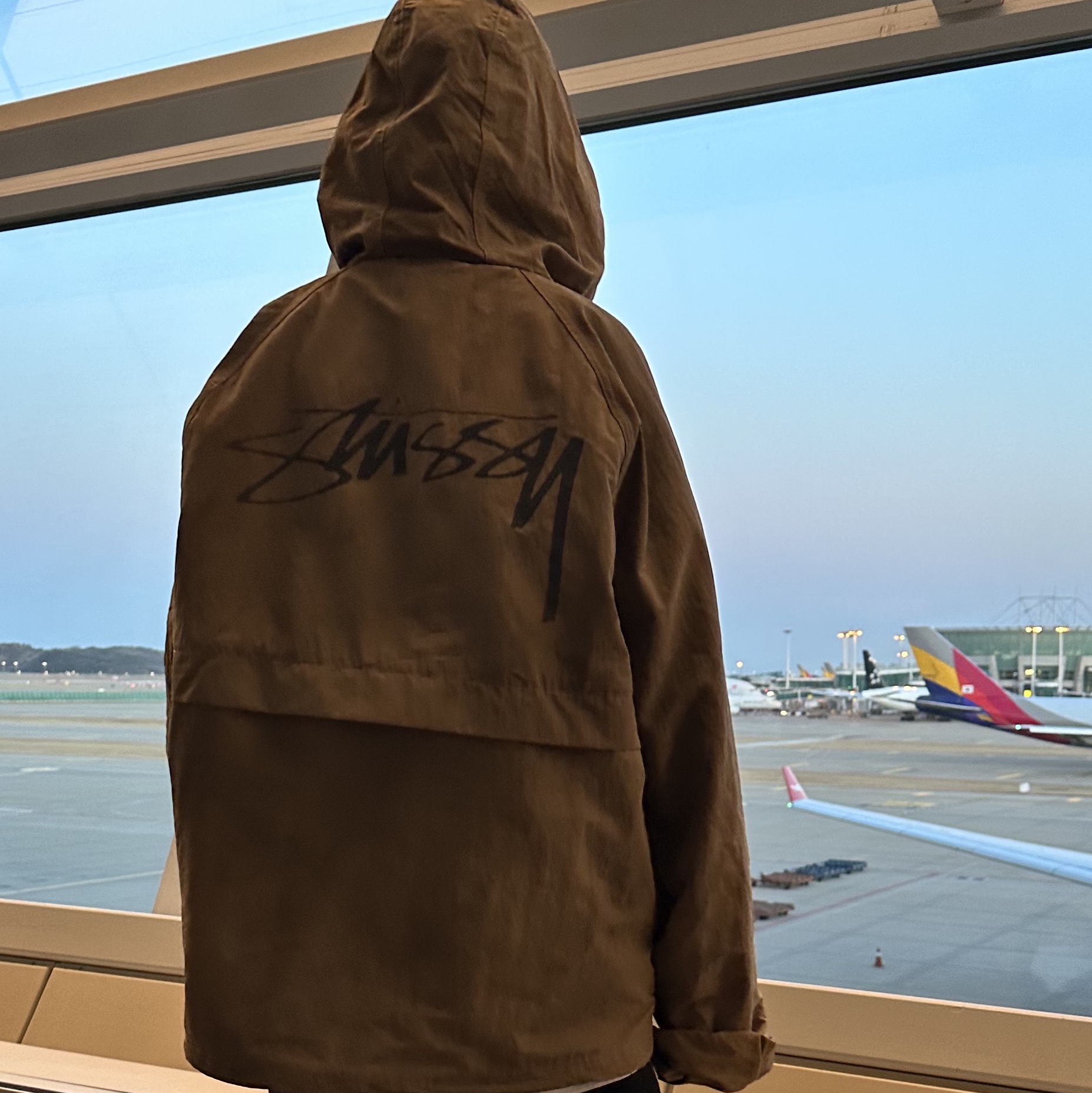 Stussy Wave Dye Beach Shell Jacket Brown, (W) Nike Air Force 1 '07 LX Game Royal Sail 착용 스타일 - 1