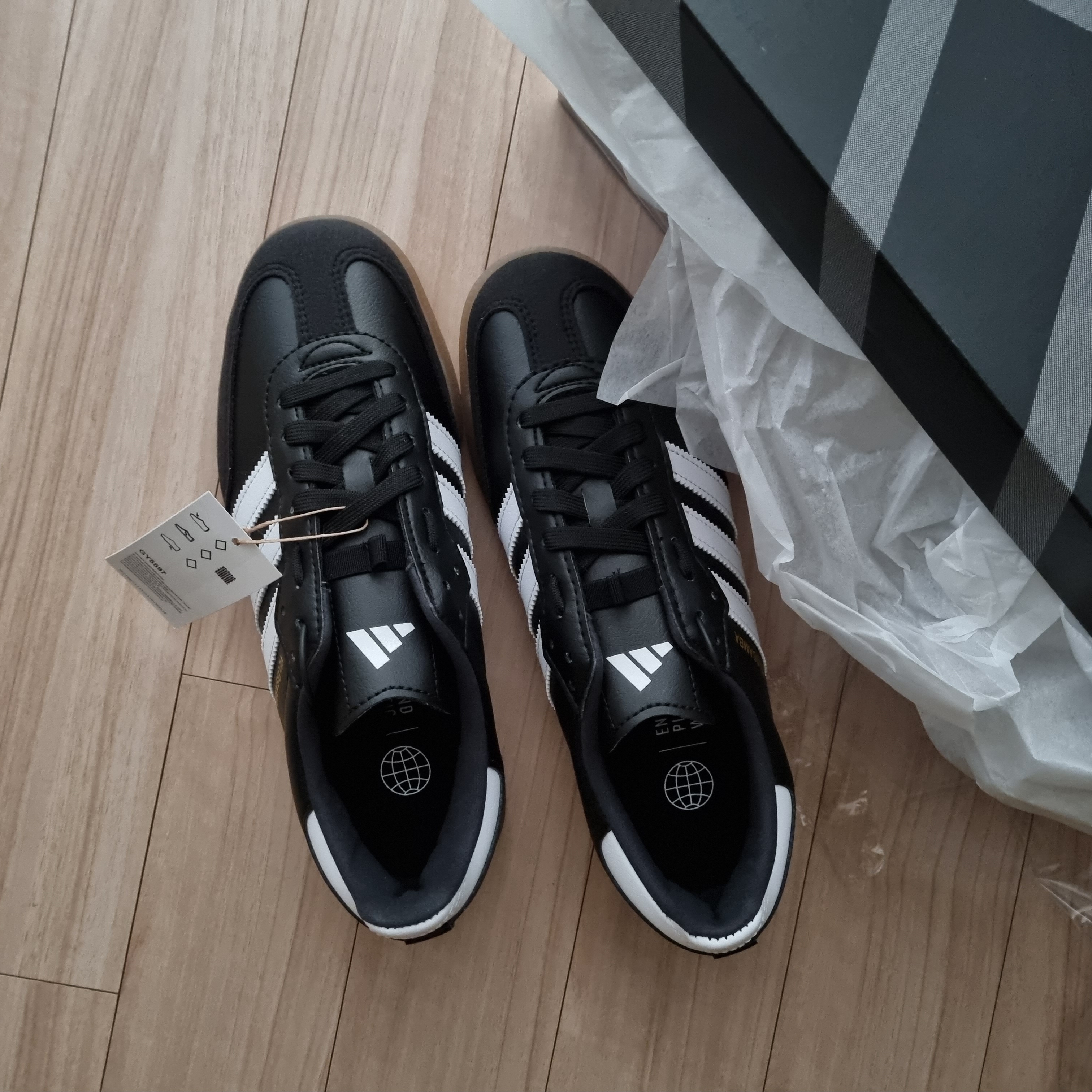 Adidas Velosamba Vegan Cycling Core Black 착용 스타일 - 5