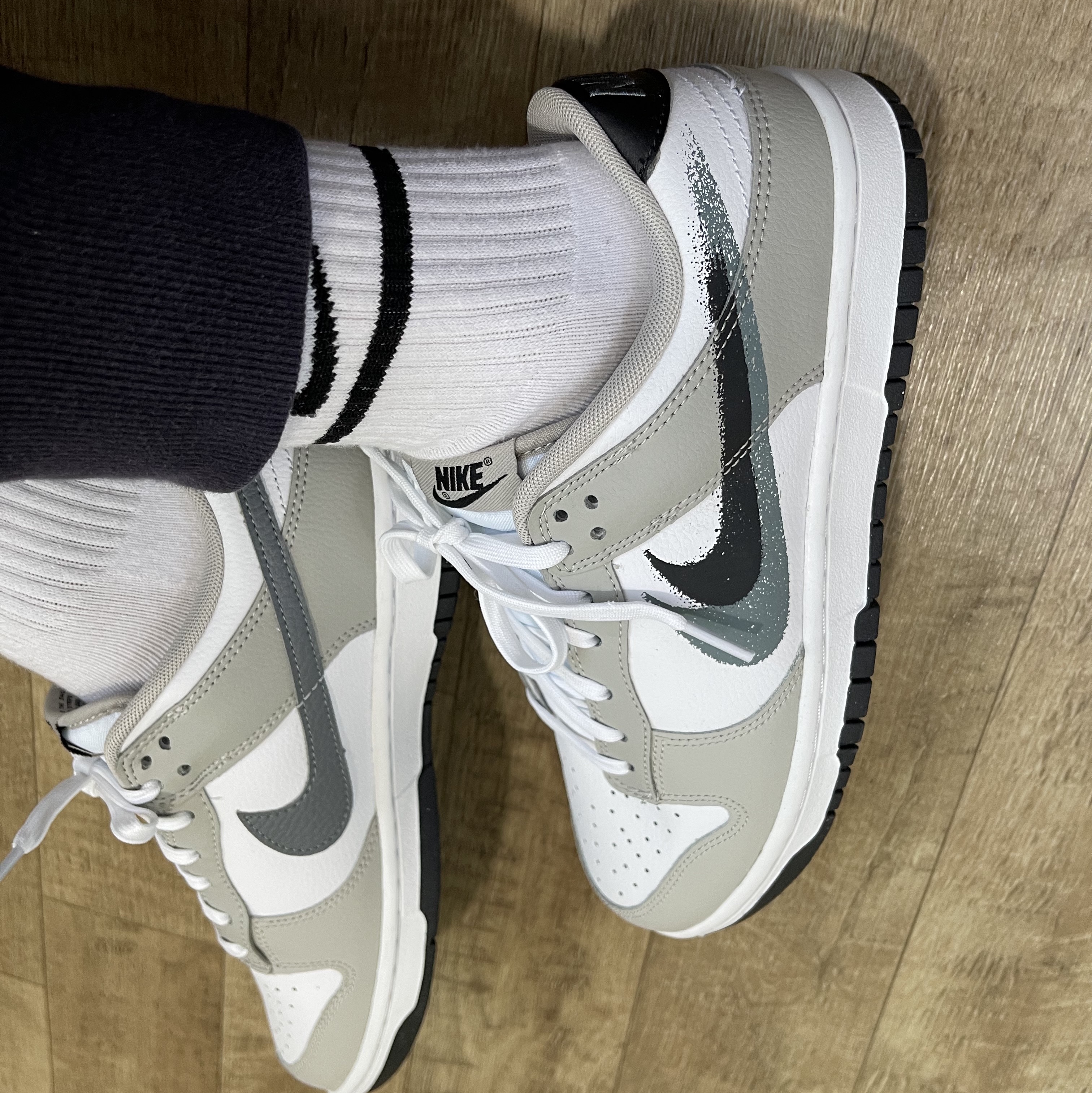Nike Dunk Low Cool Grey White 착용 스타일 - 3