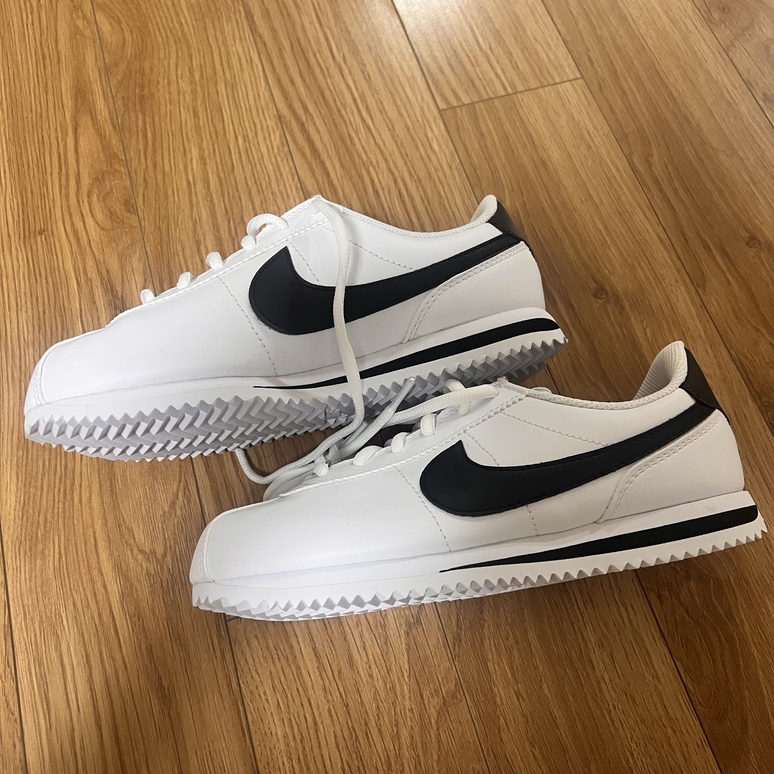 (GS) Nike Cortez Basic SL White Black 착용 스타일