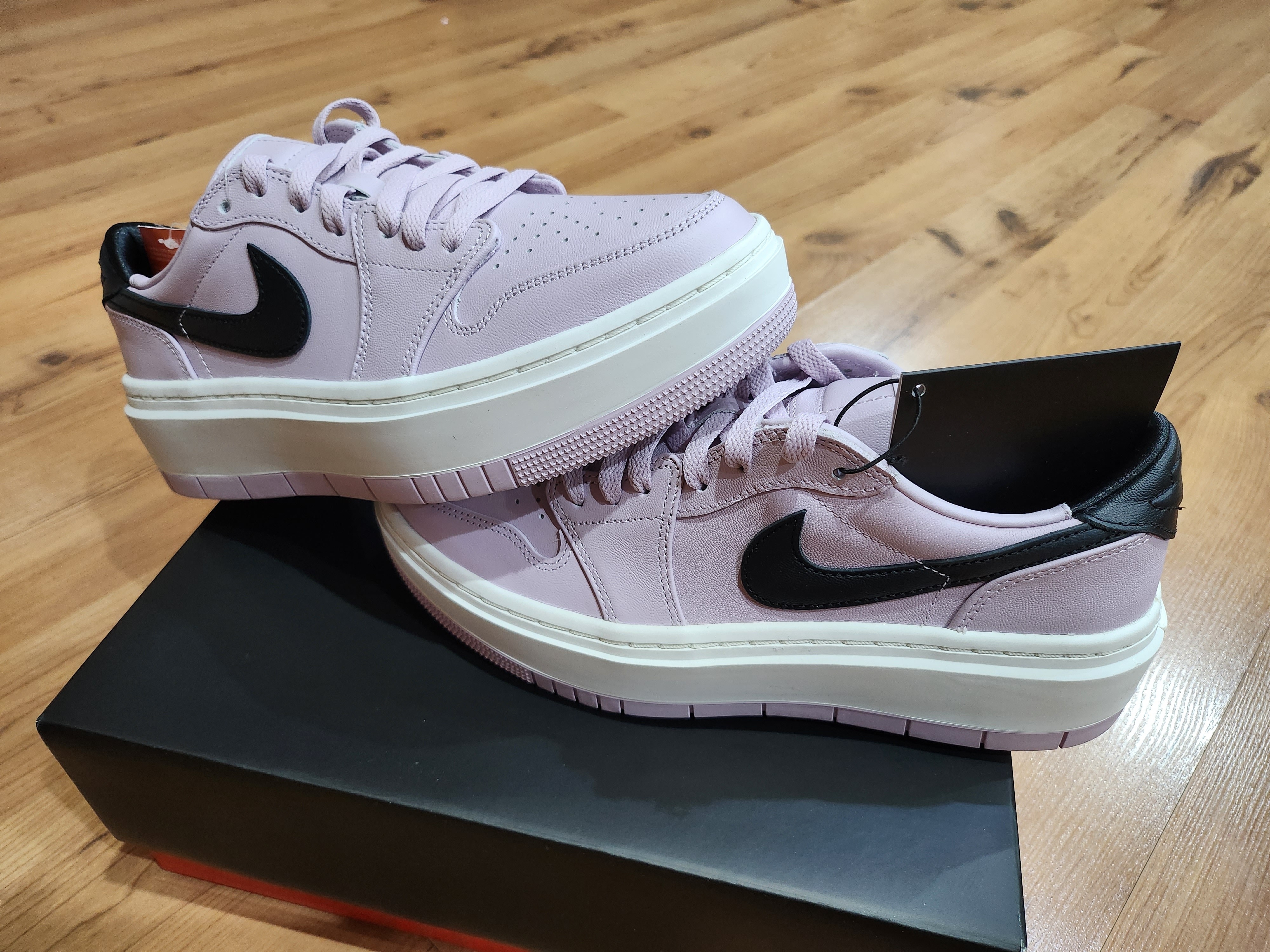 (W) Jordan 1 Elevate Low Iced Lilac Sail 착용 스타일 - 2