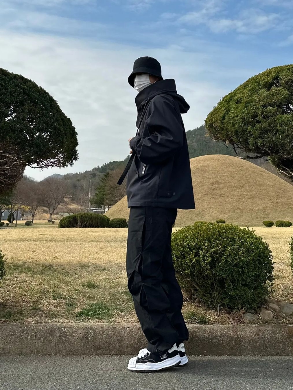 AOP Large Fit Curve Pants Stone Black 착용 스타일 - 3