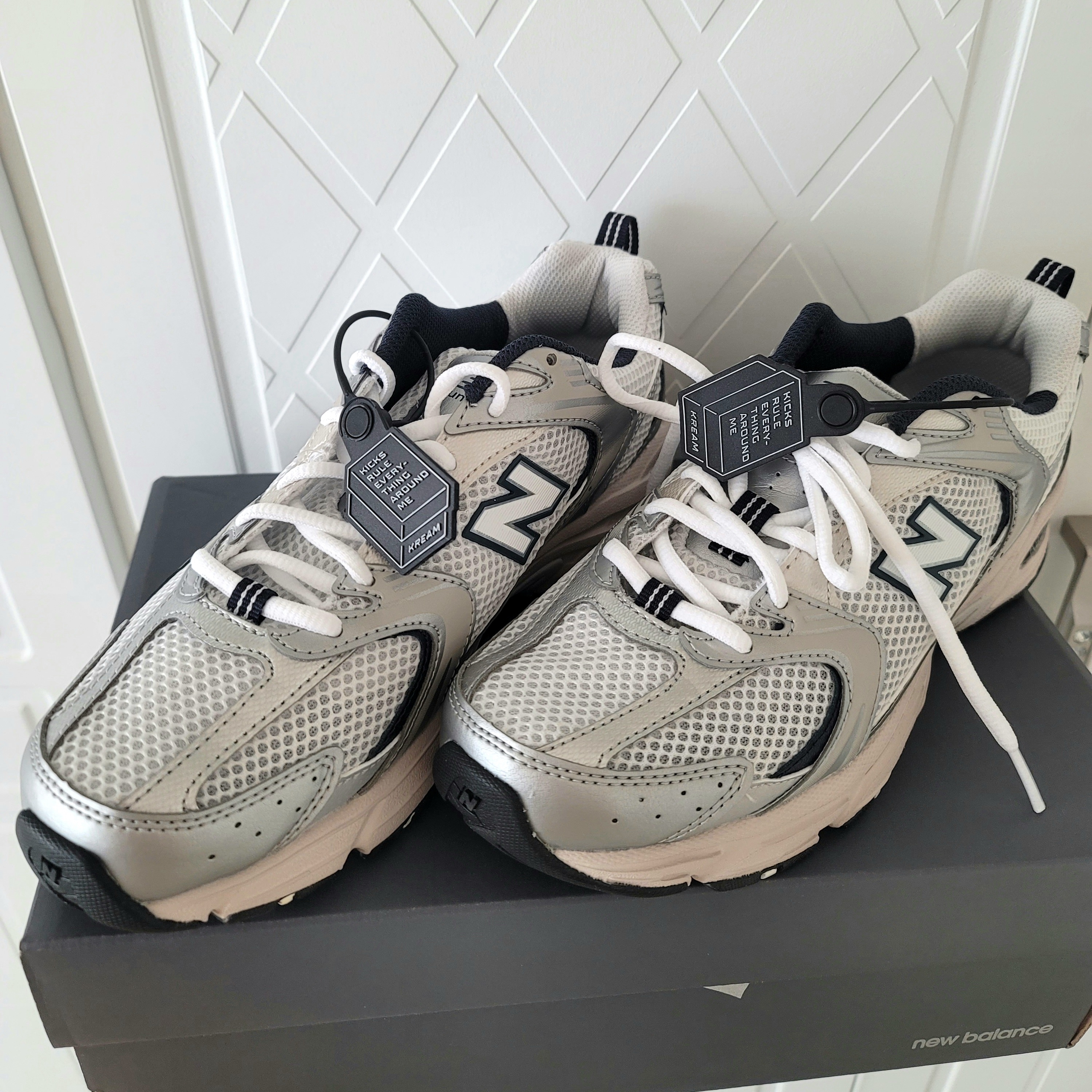 New Balance 530 Steel Grey 착용 스타일