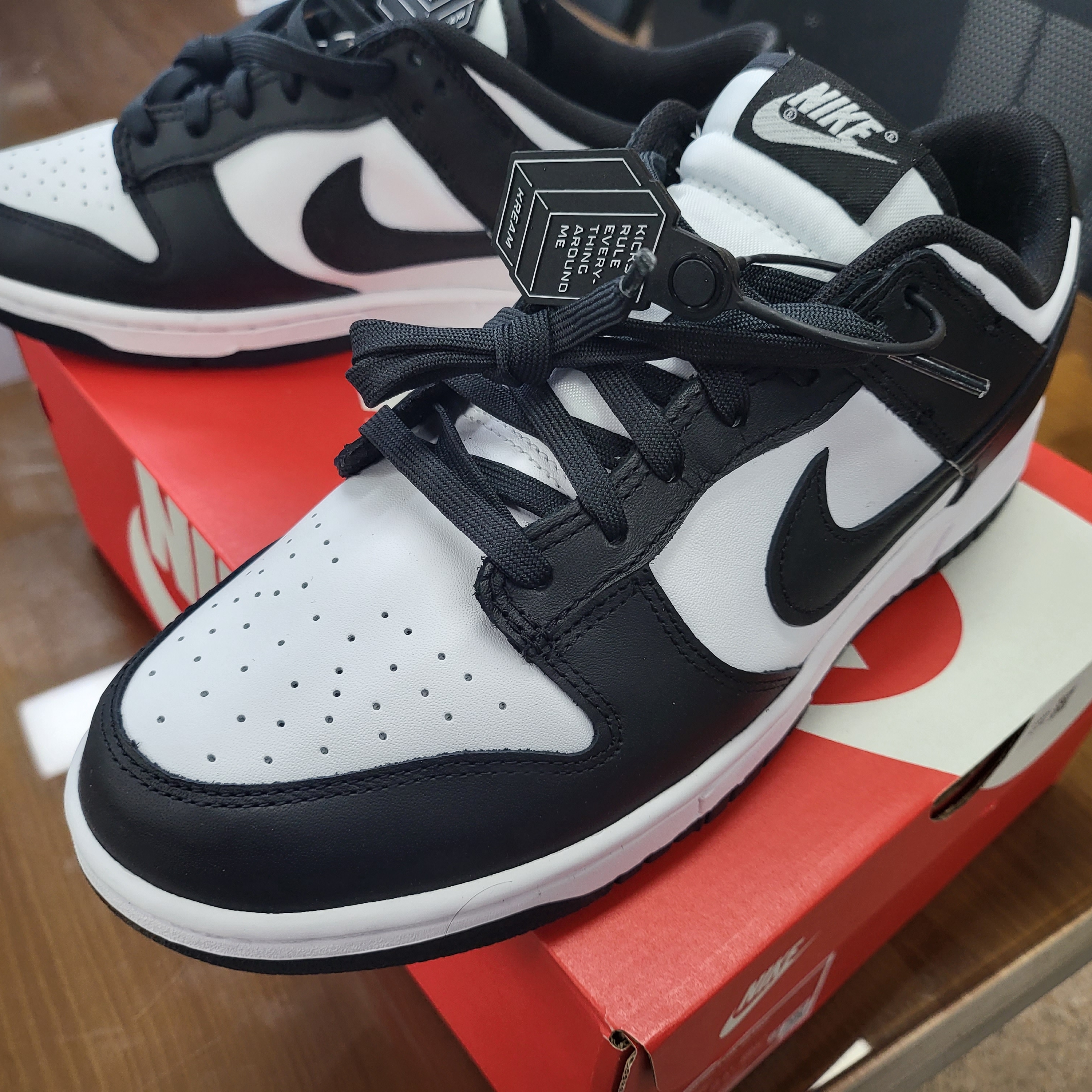 Nike Dunk Low Retro Black 착용 스타일 - 2