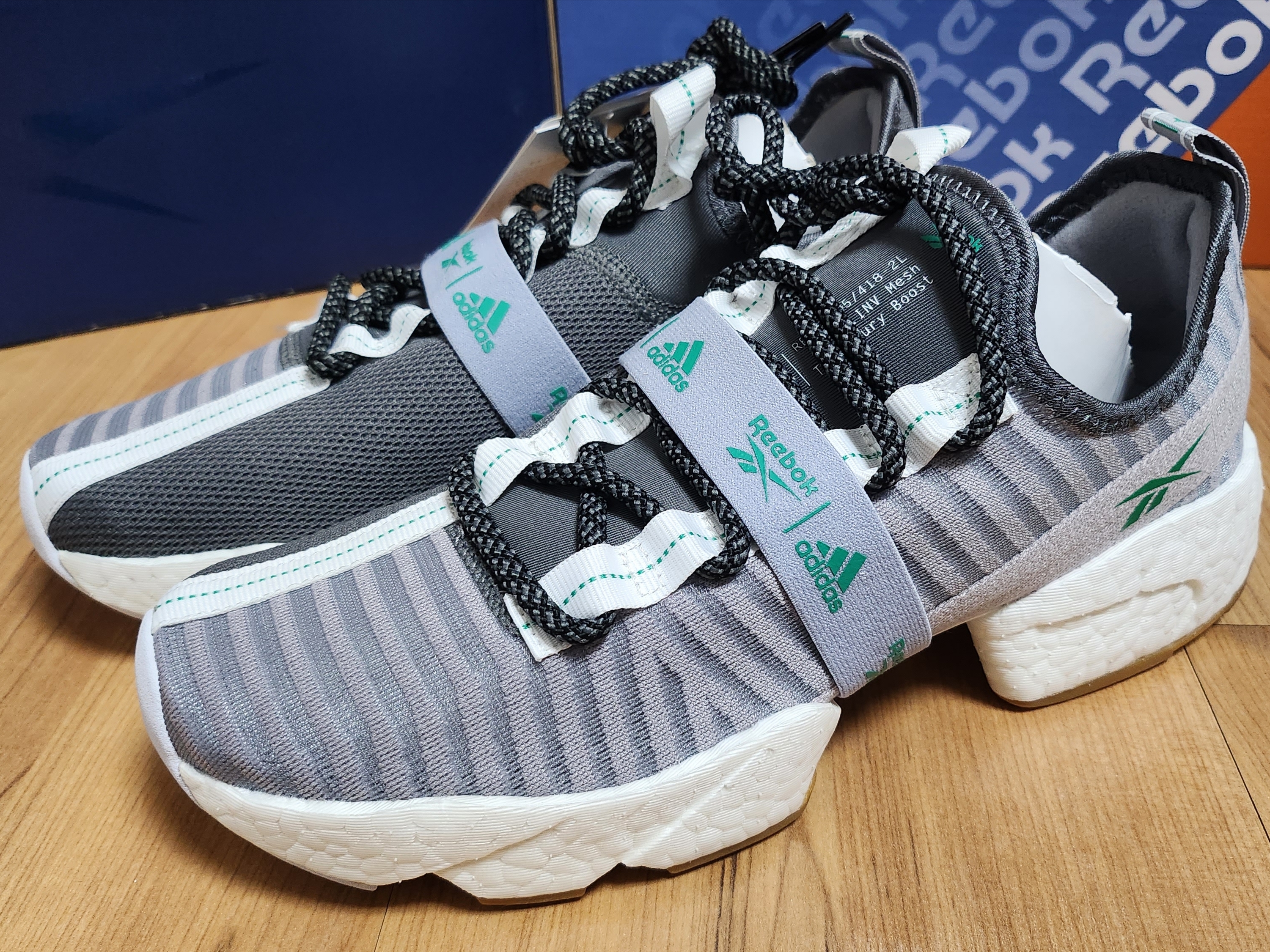 Reebok x Adidas Sole Fury Boost True Grey Emerald 착용 스타일 - 1