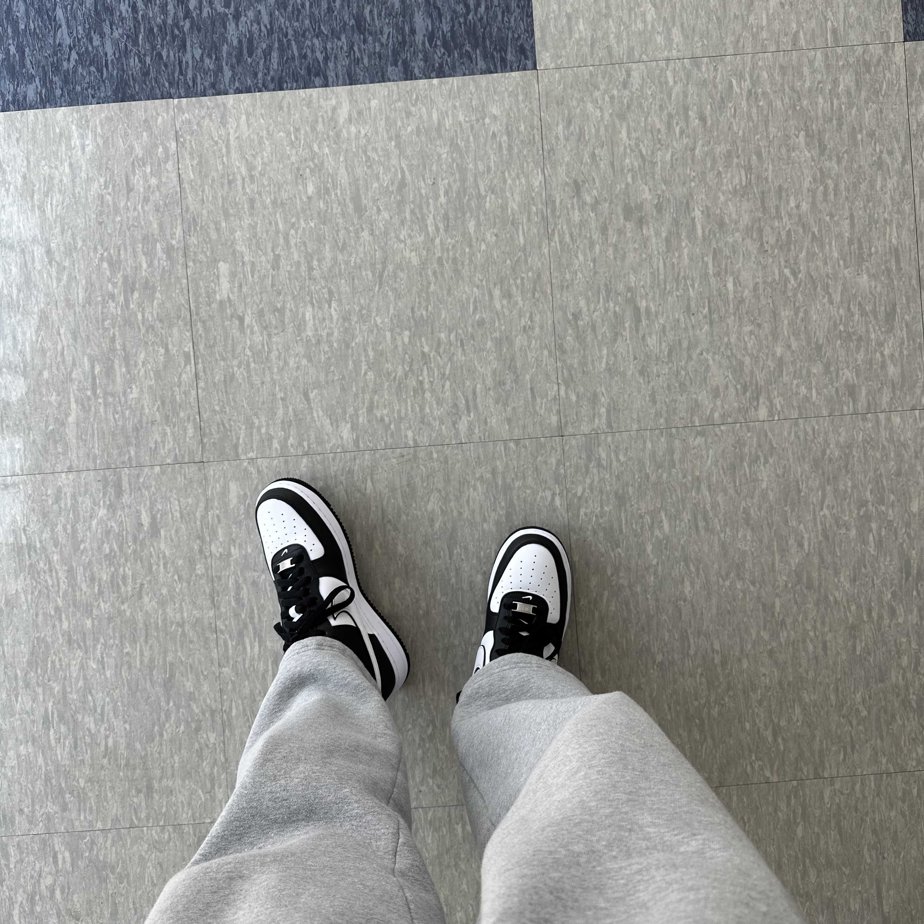 Nike Air Force 1 '07 Black White 착용 스타일