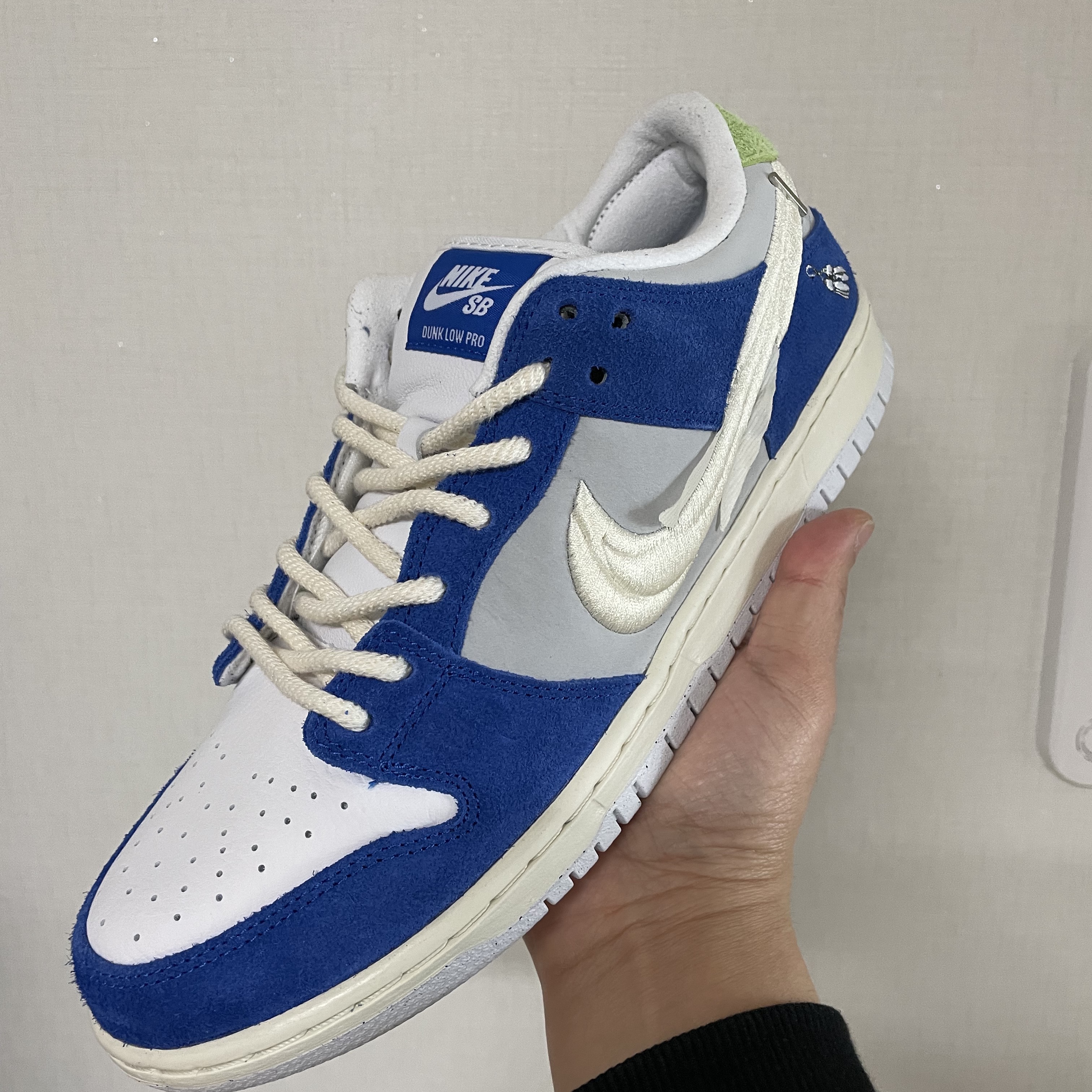 Nike x Fly Streetwear SB Dunk Low Pro Gardenia 착용 스타일 - 1
