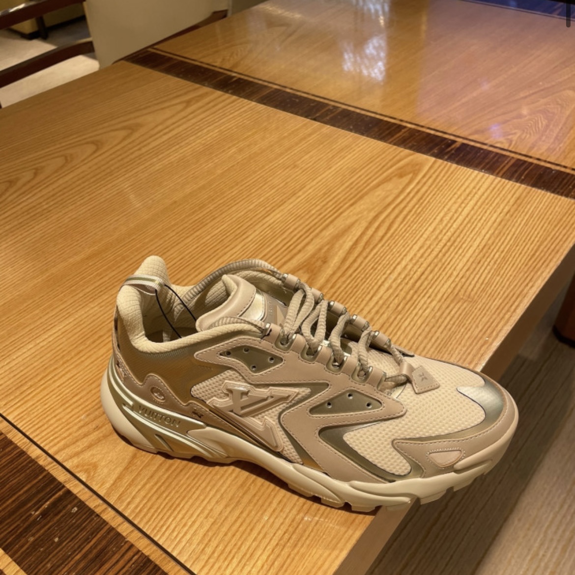 Nike x Sacai VaporWaffle Royal Fuchsia 착용 스타일 - 4