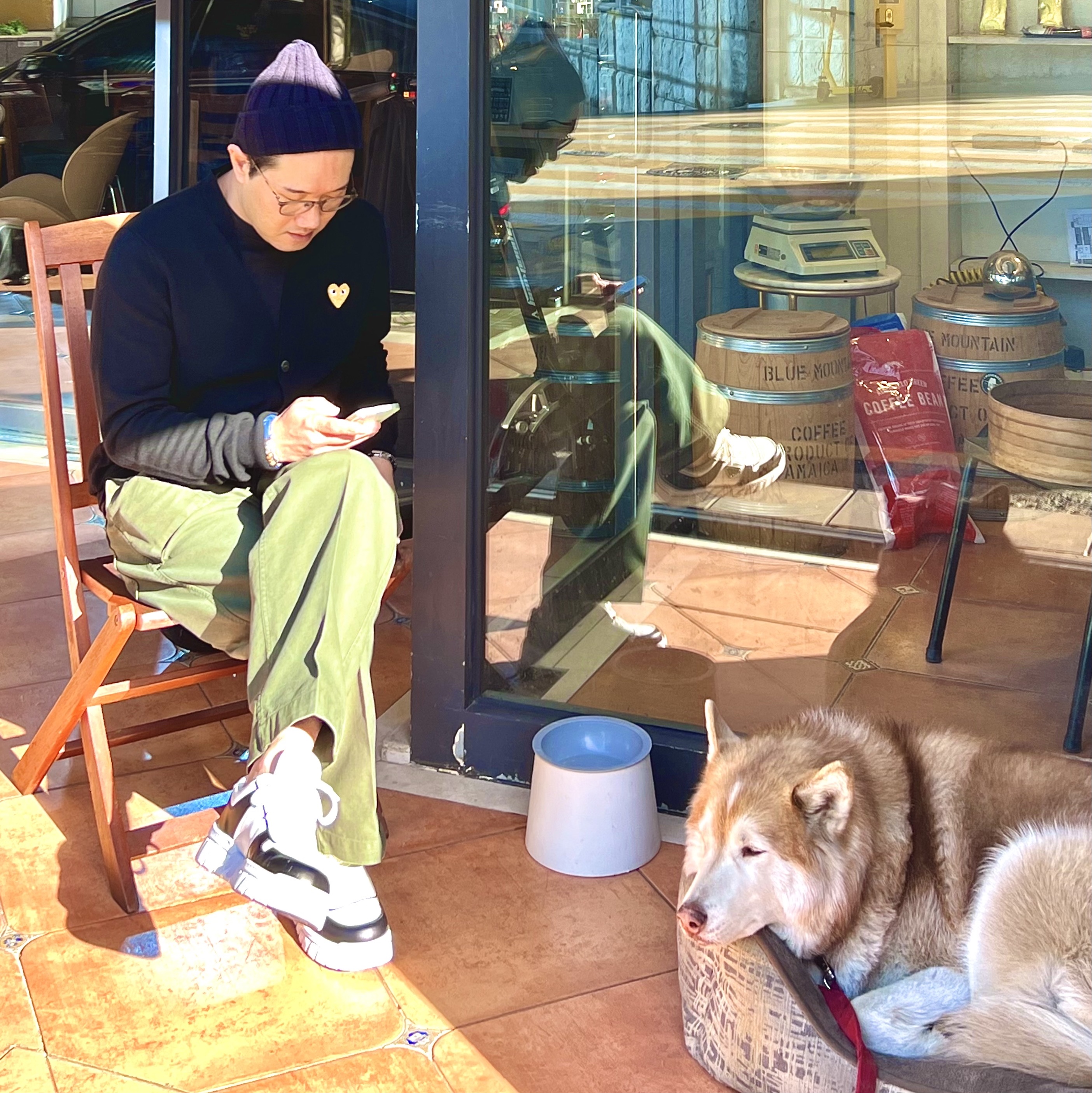 Prada Leather Sneakers White Black, Play Comme des Garcons Gold Heart Knit Cardigan Black 착용 스타일