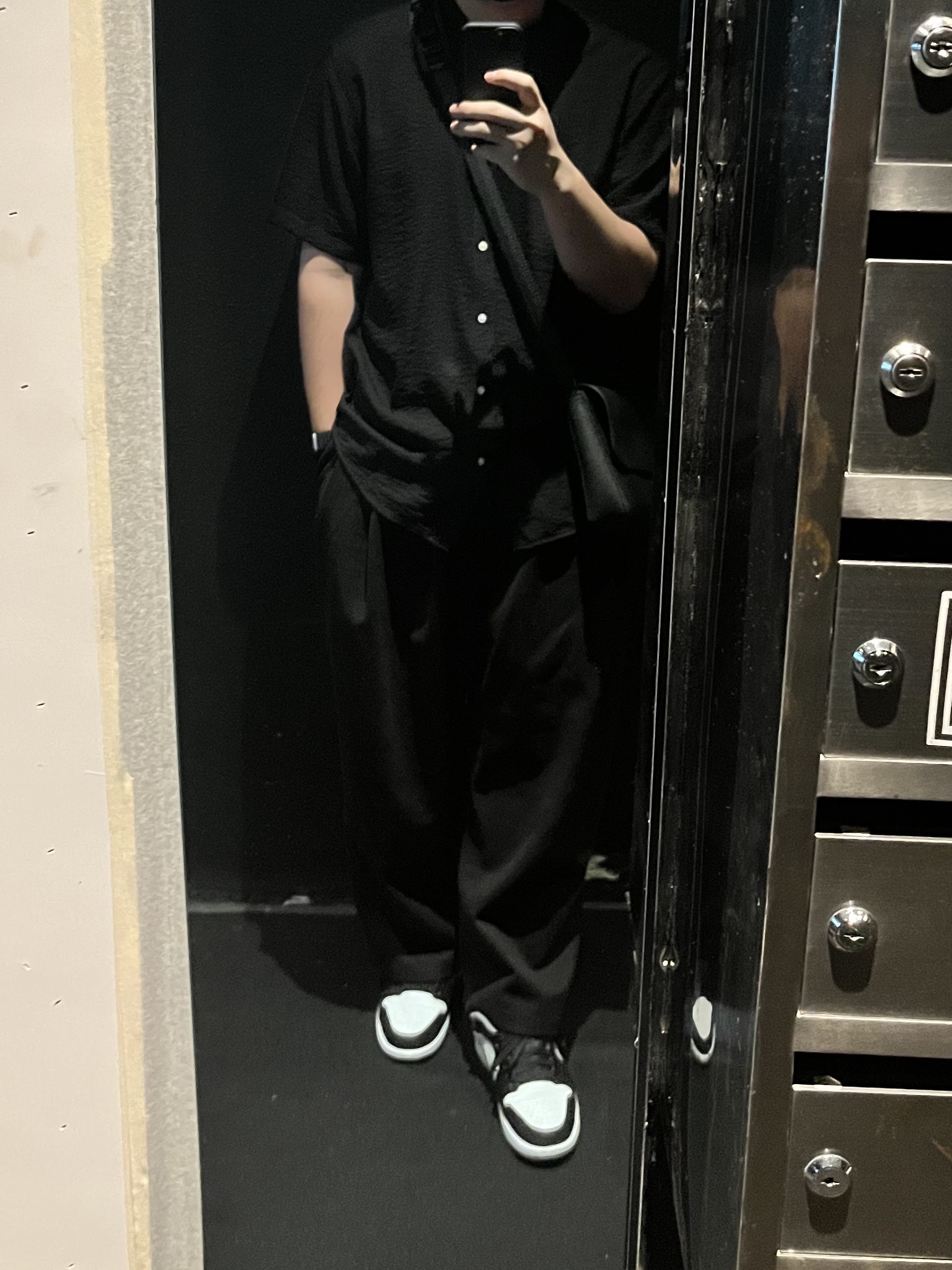 Jordan 1 Low Black Particle Grey 착용 스타일 - 1
