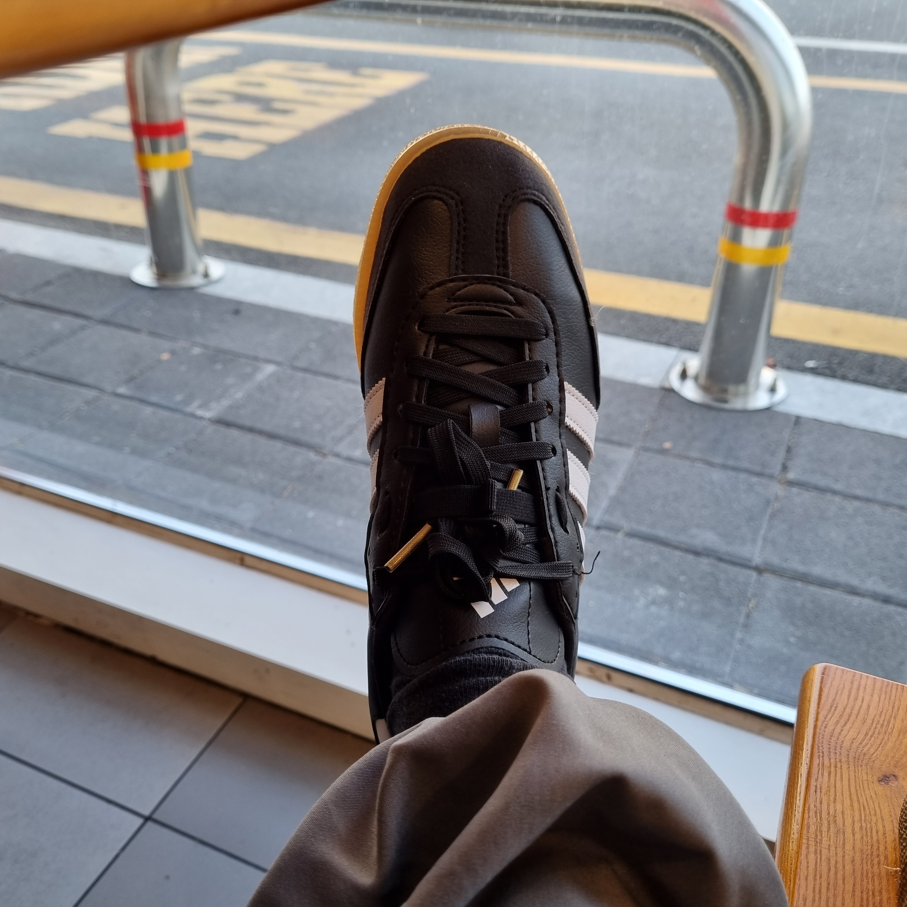 Adidas Velosamba Vegan Cycling Core Black 착용 스타일 - 4