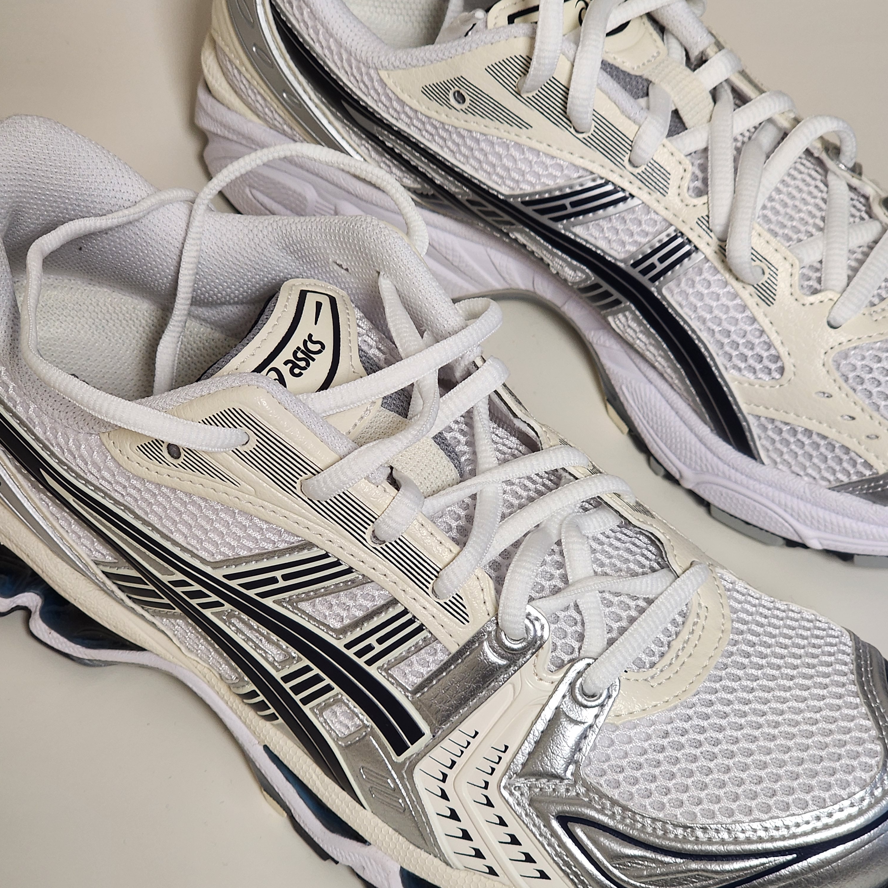 (W) Asics Gel-Kayano 14 White Midnight 착용 스타일 - 1
