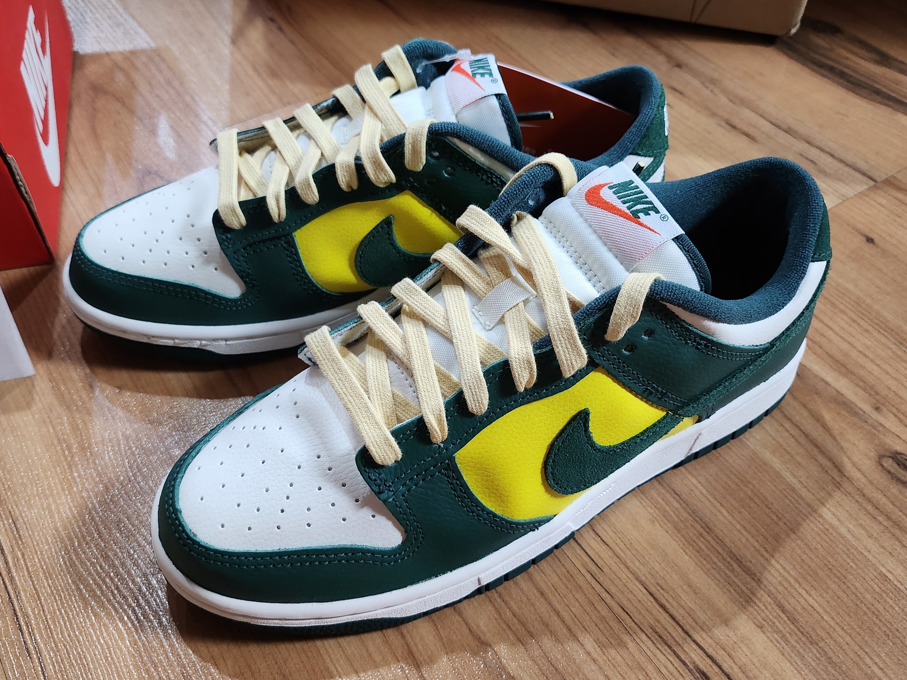 (W) Nike Dunk Low SE Opti Noble Green 착용 스타일 - 1