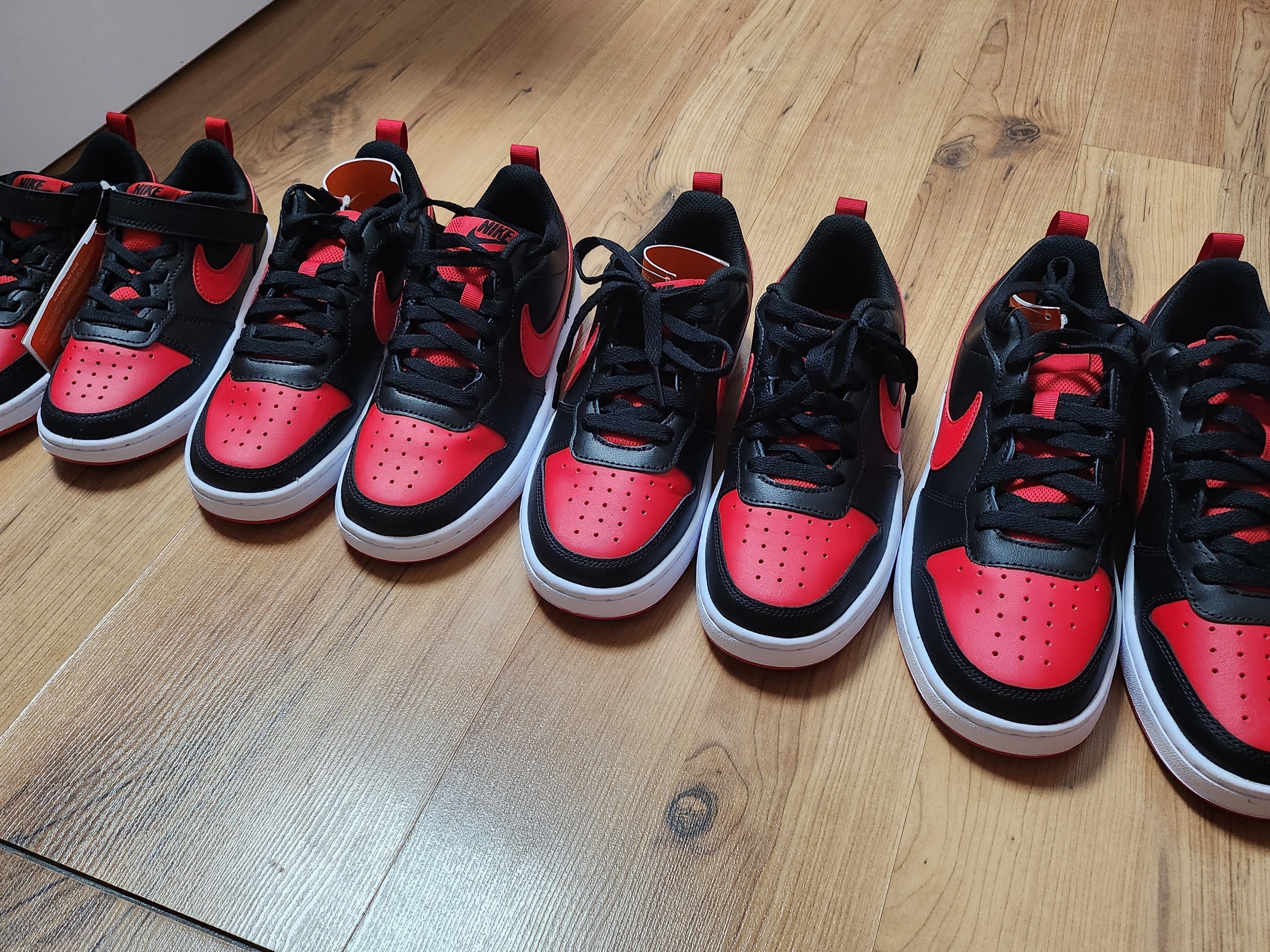 (GS) Nike Court Borough Low 2 Black University Red , (PS) Nike Court Borough Low 2 Bred 착용 스타일 - 1
