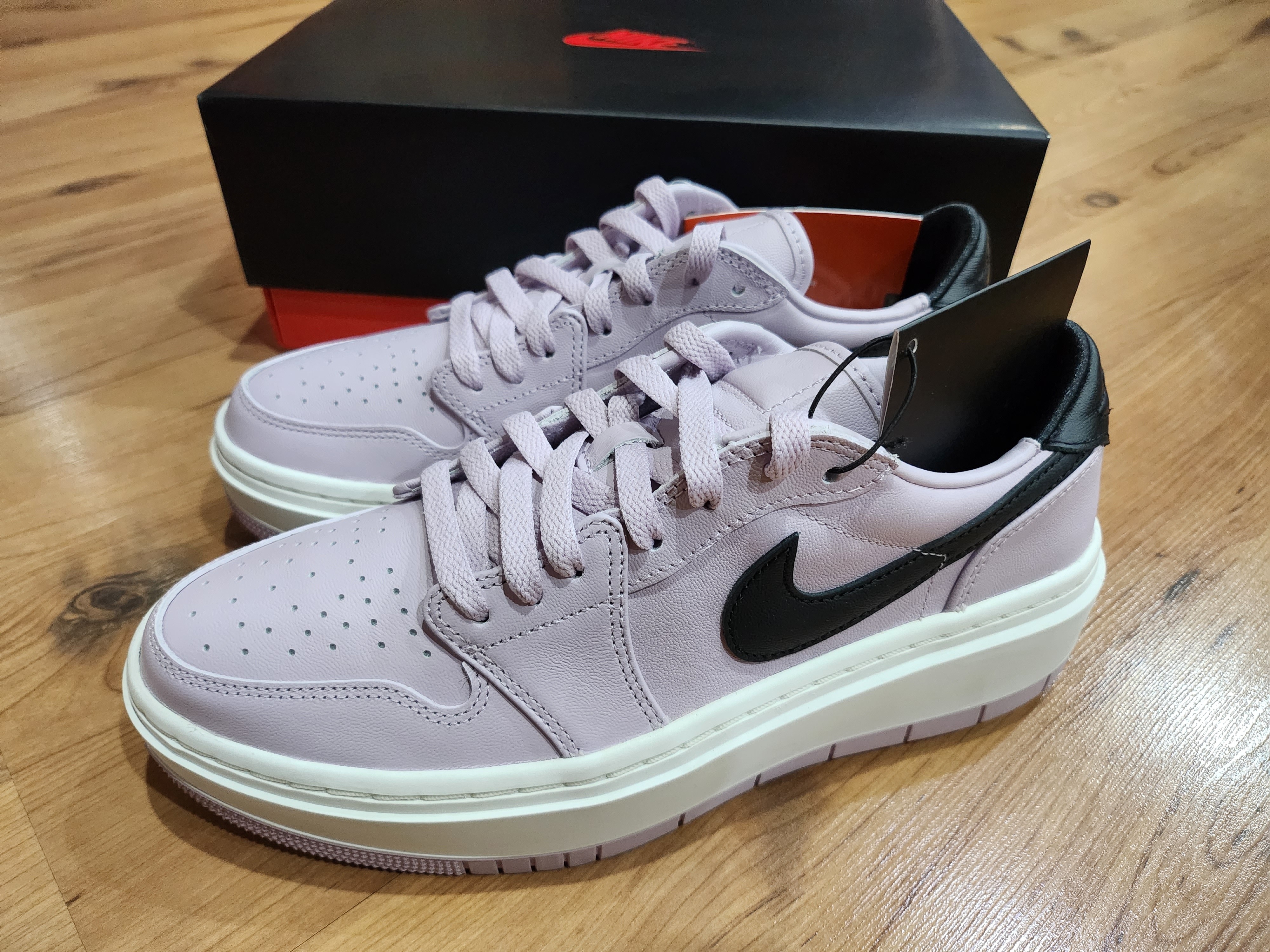 (W) Jordan 1 Elevate Low Iced Lilac Sail 착용 스타일 - 1