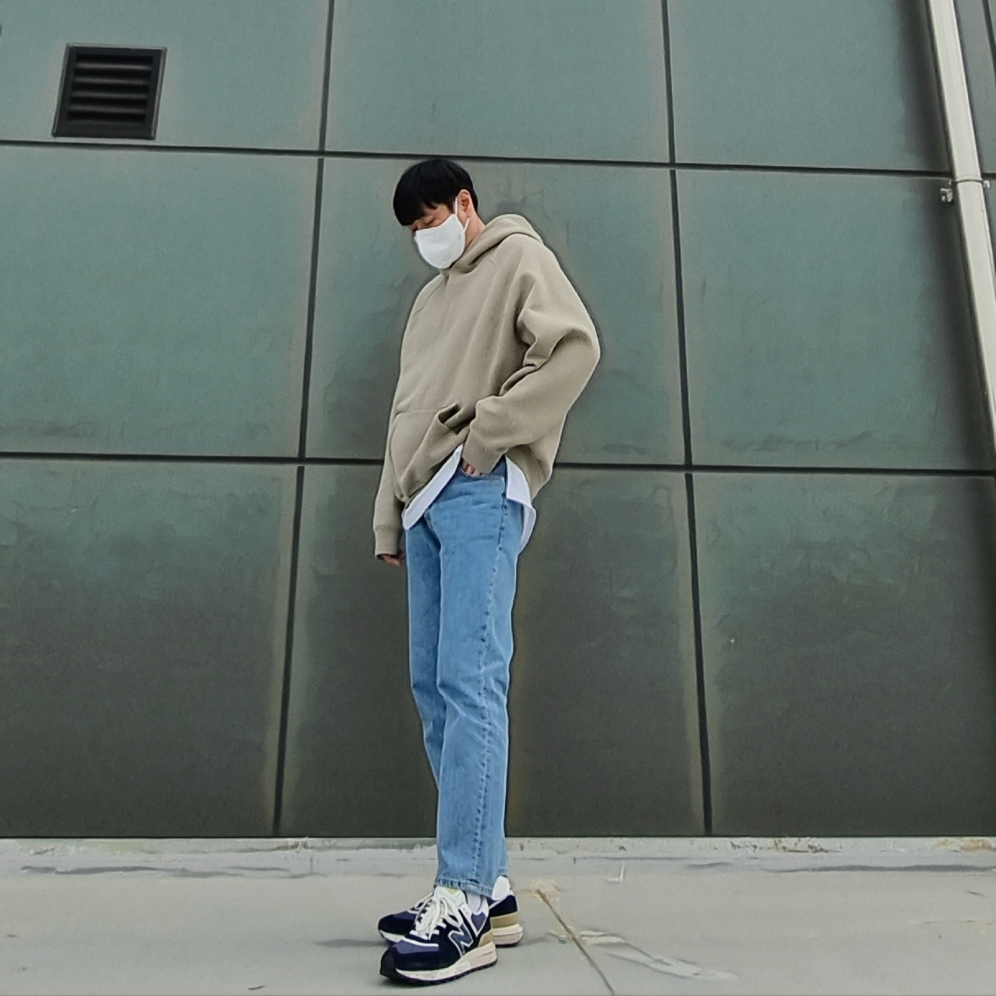 New Balance 574 Legacy Navy, Essentials Pull-Over Hoodie Pistachio - 21FW 착용 스타일 - 1
