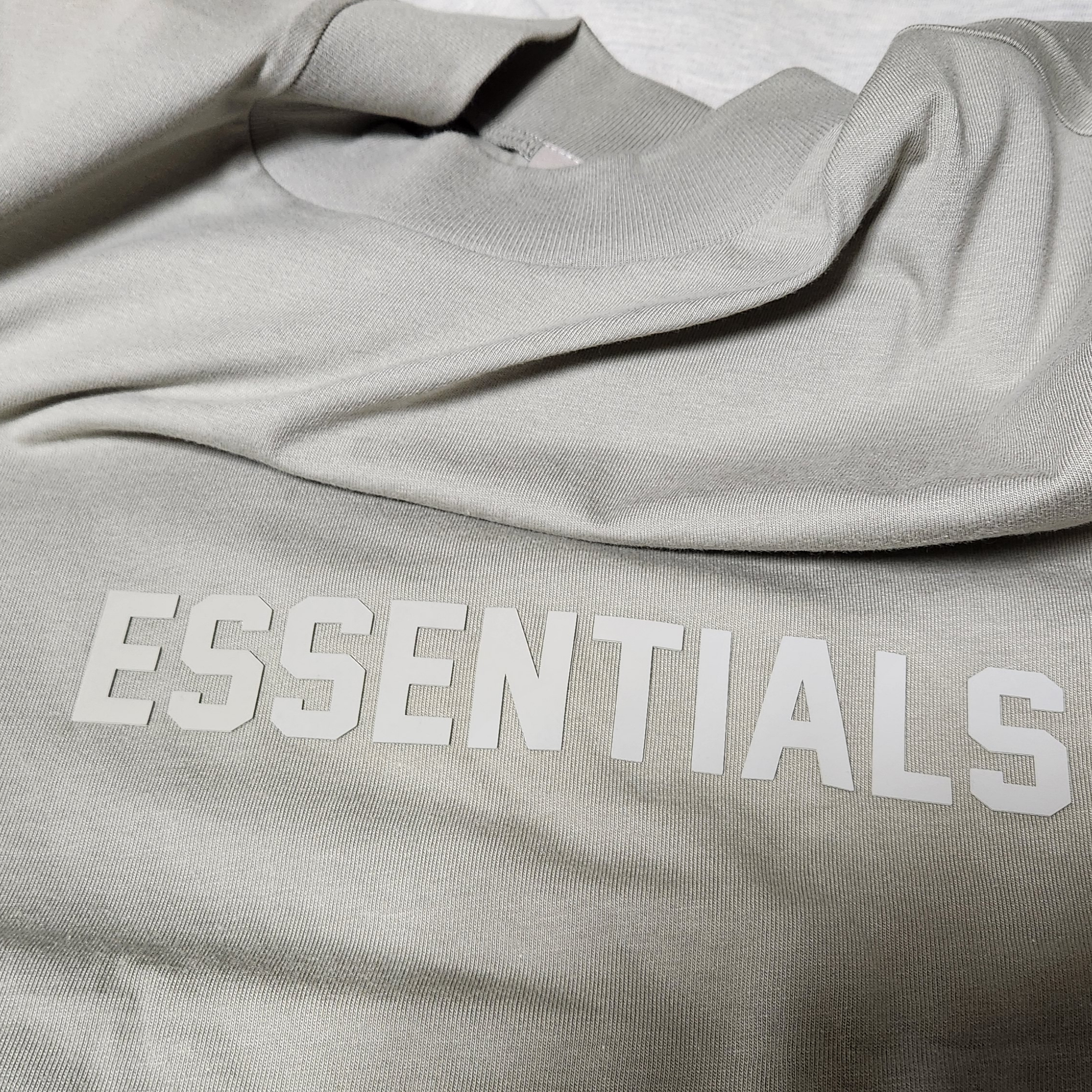 Essentials SS T-Shirt Seal - 23SS 착용 스타일 - 2
