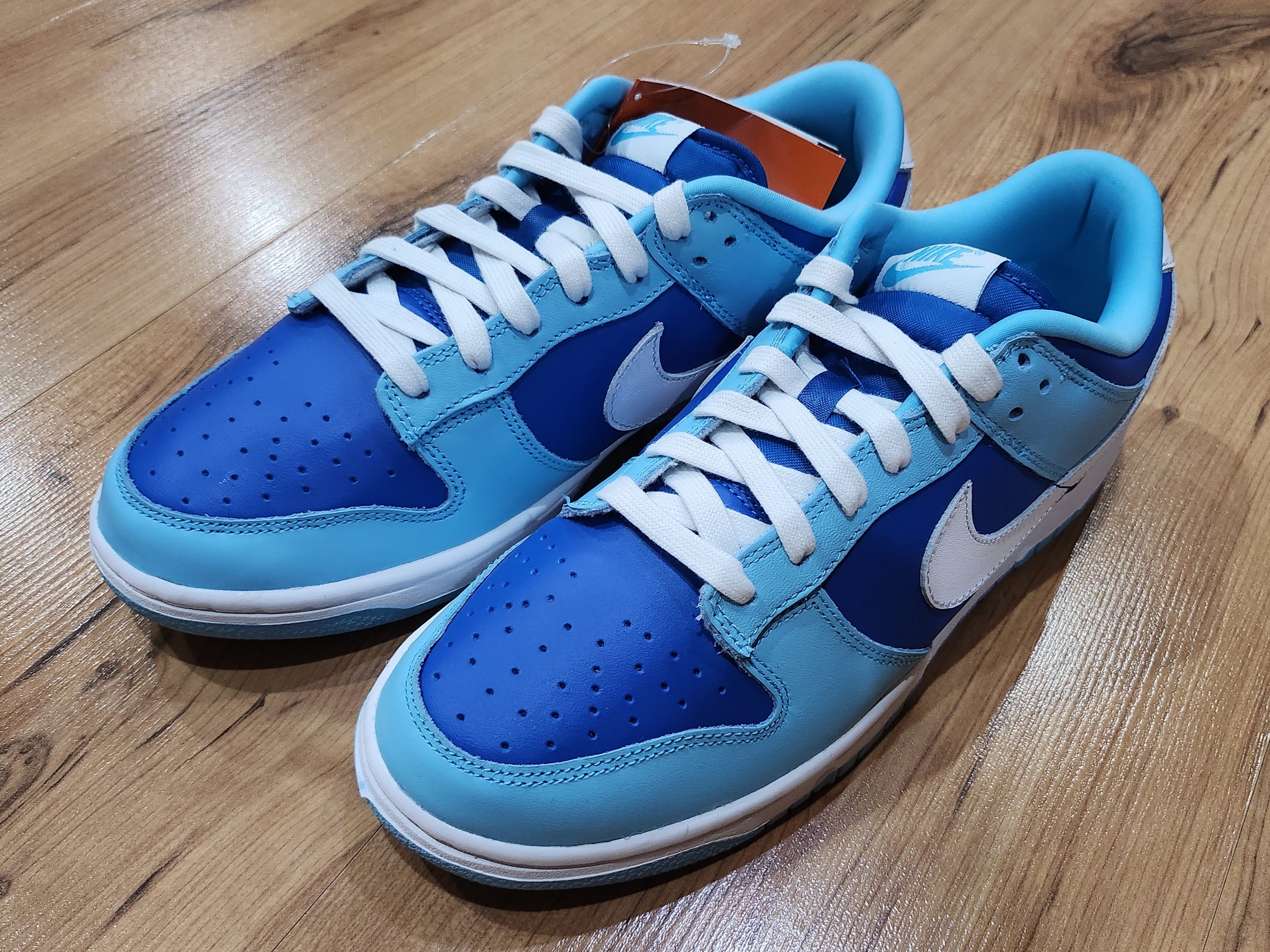 Nike Dunk Low Retro QS Argon 착용 스타일 - 1