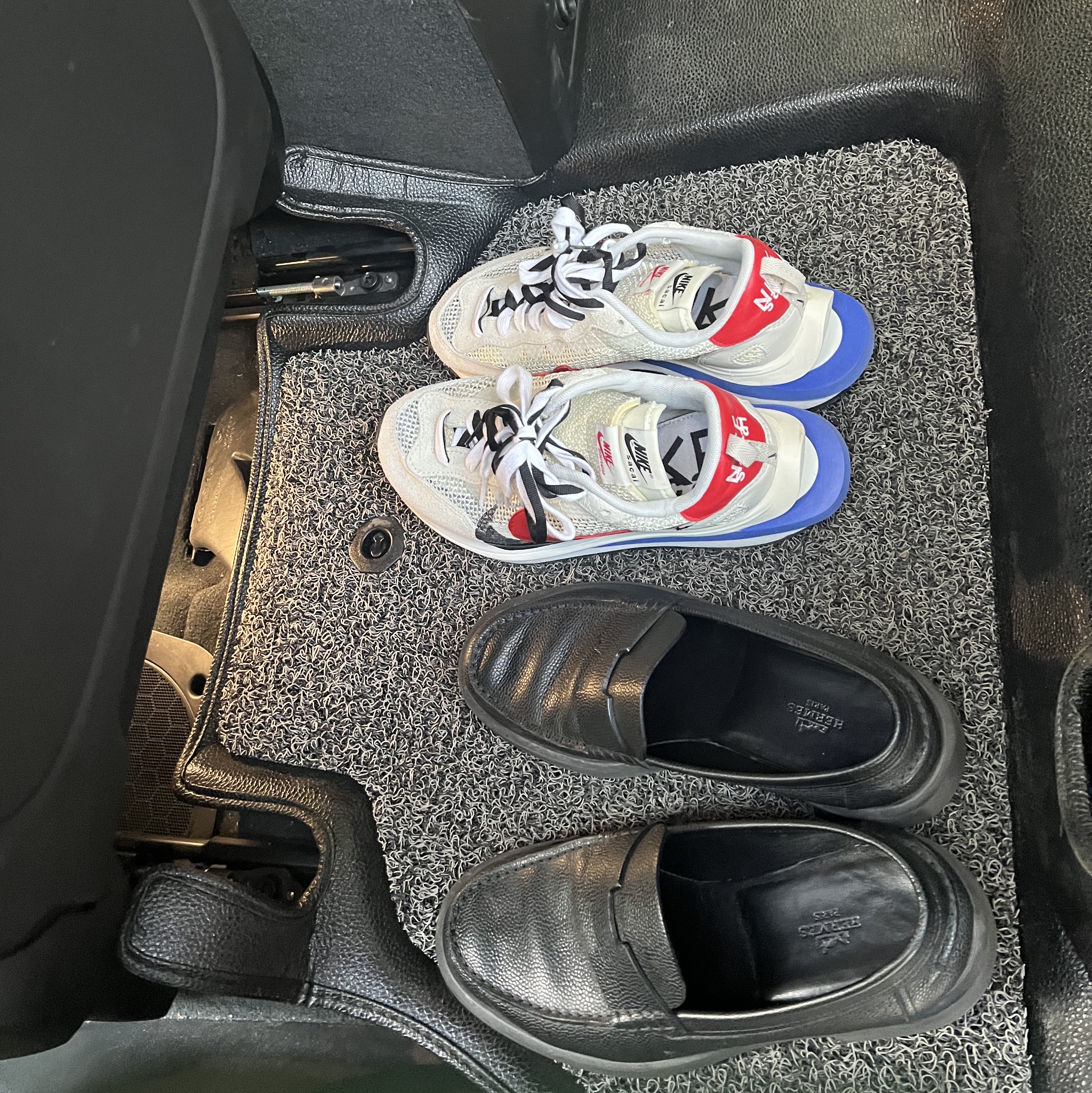 Nike x Sacai VaporWaffle Royal Fuchsia 착용 스타일 - 3