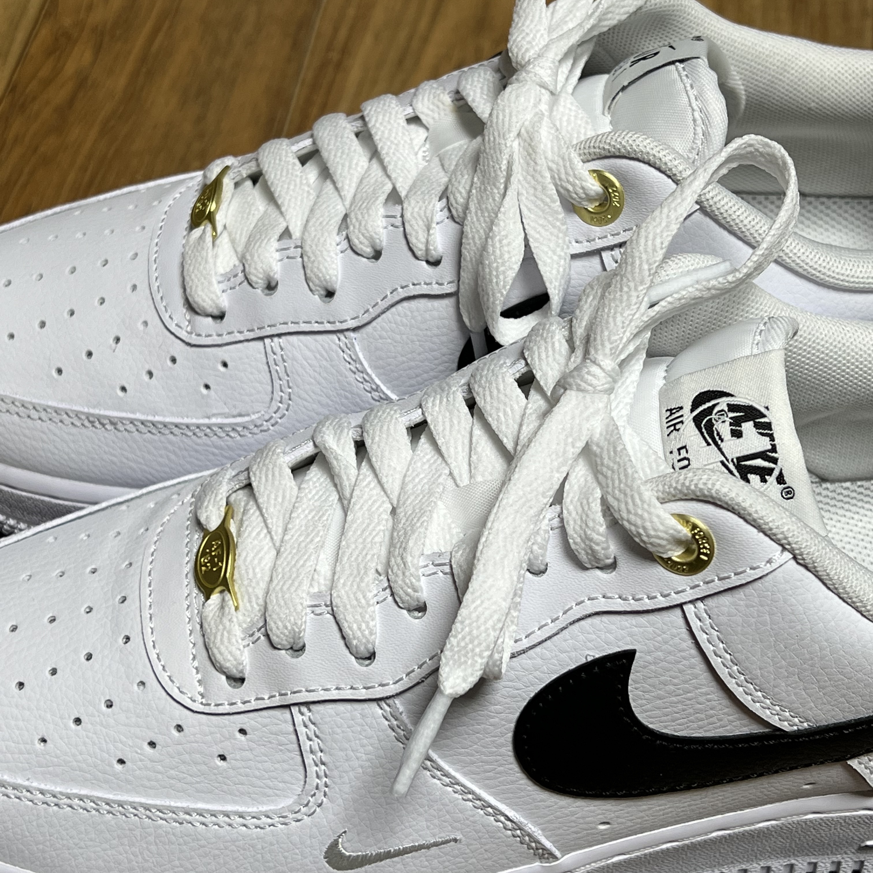 Nike Air Force 1 '07 LV8 40th Anniversary Join Forces White Black 착용 스타일 - 1