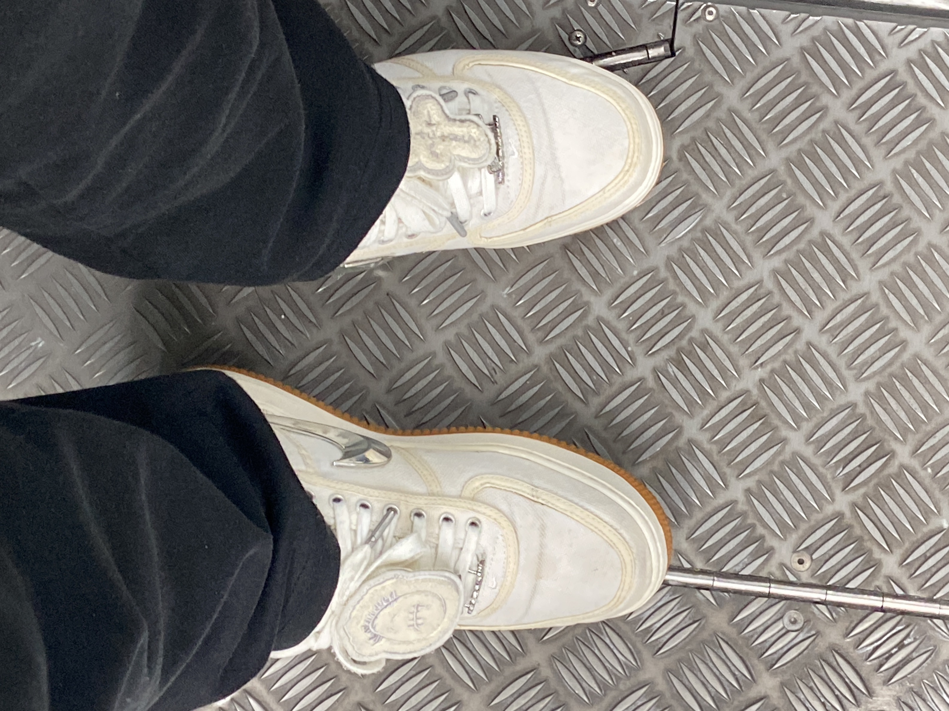 Nike x Travis Scott Air Force 1 Low White 착용 스타일