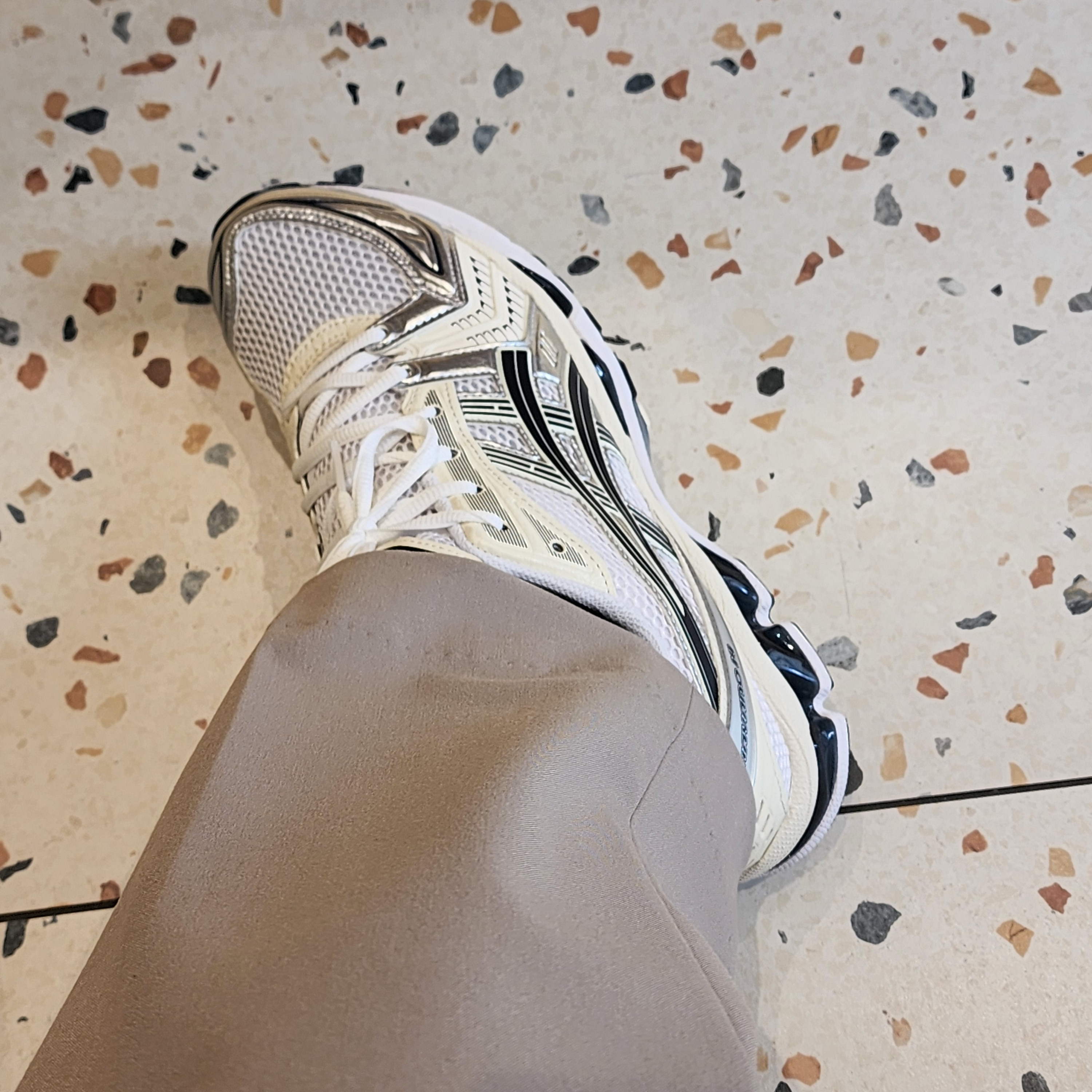 (W) Asics Gel-Kayano 14 White Midnight 착용 스타일 - 2